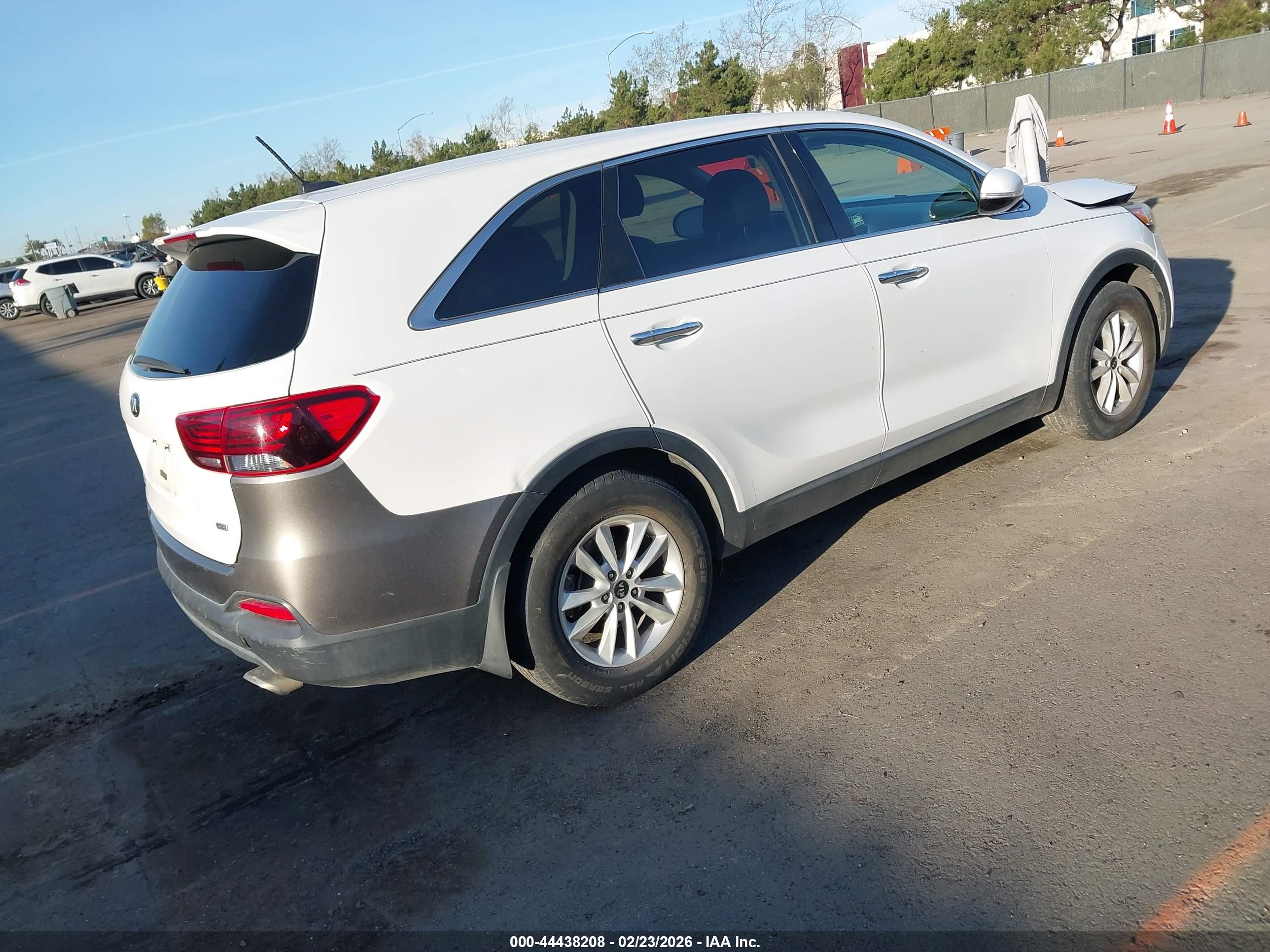 KIA SORENTO image 4