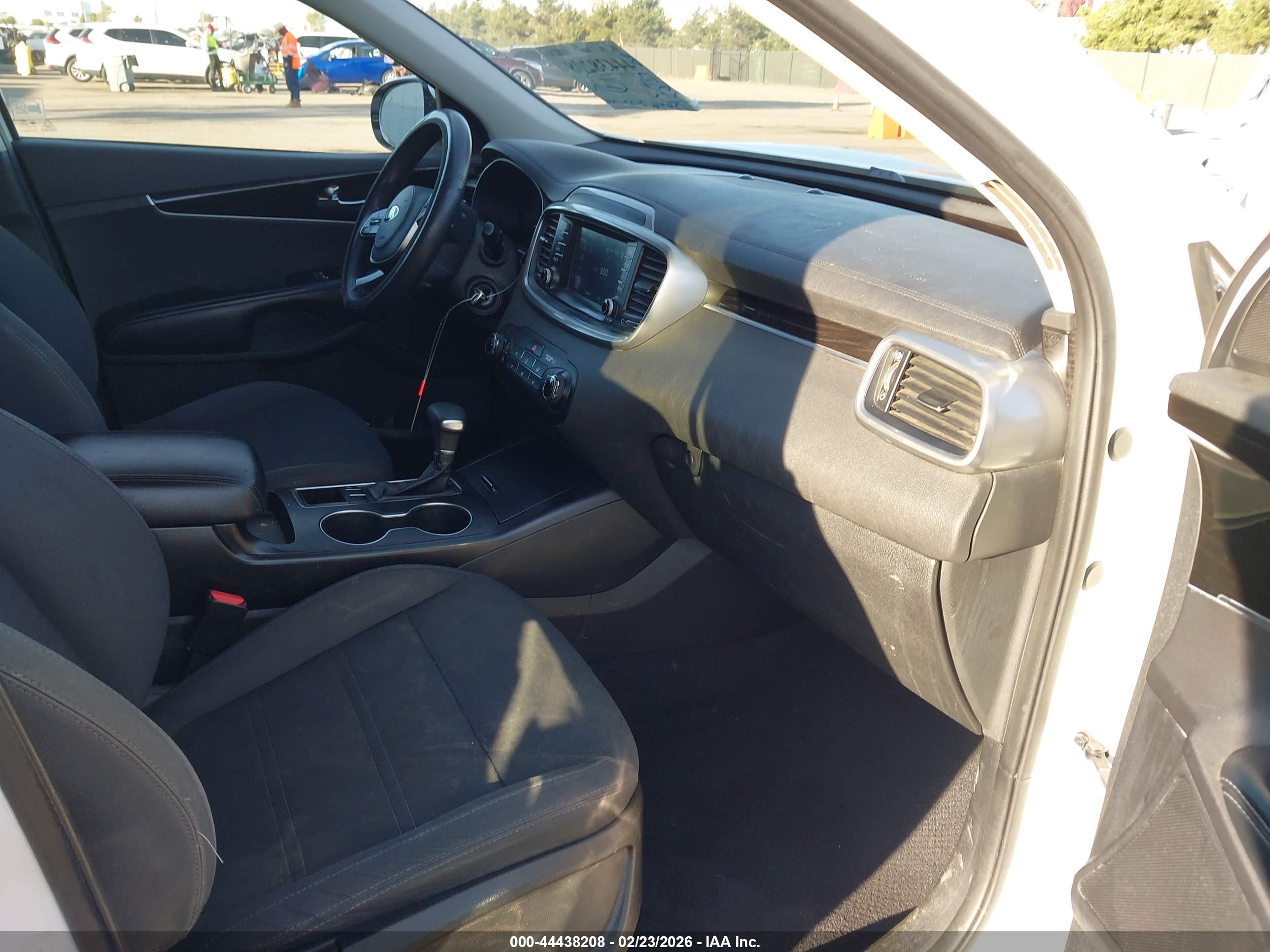 KIA SORENTO image 5