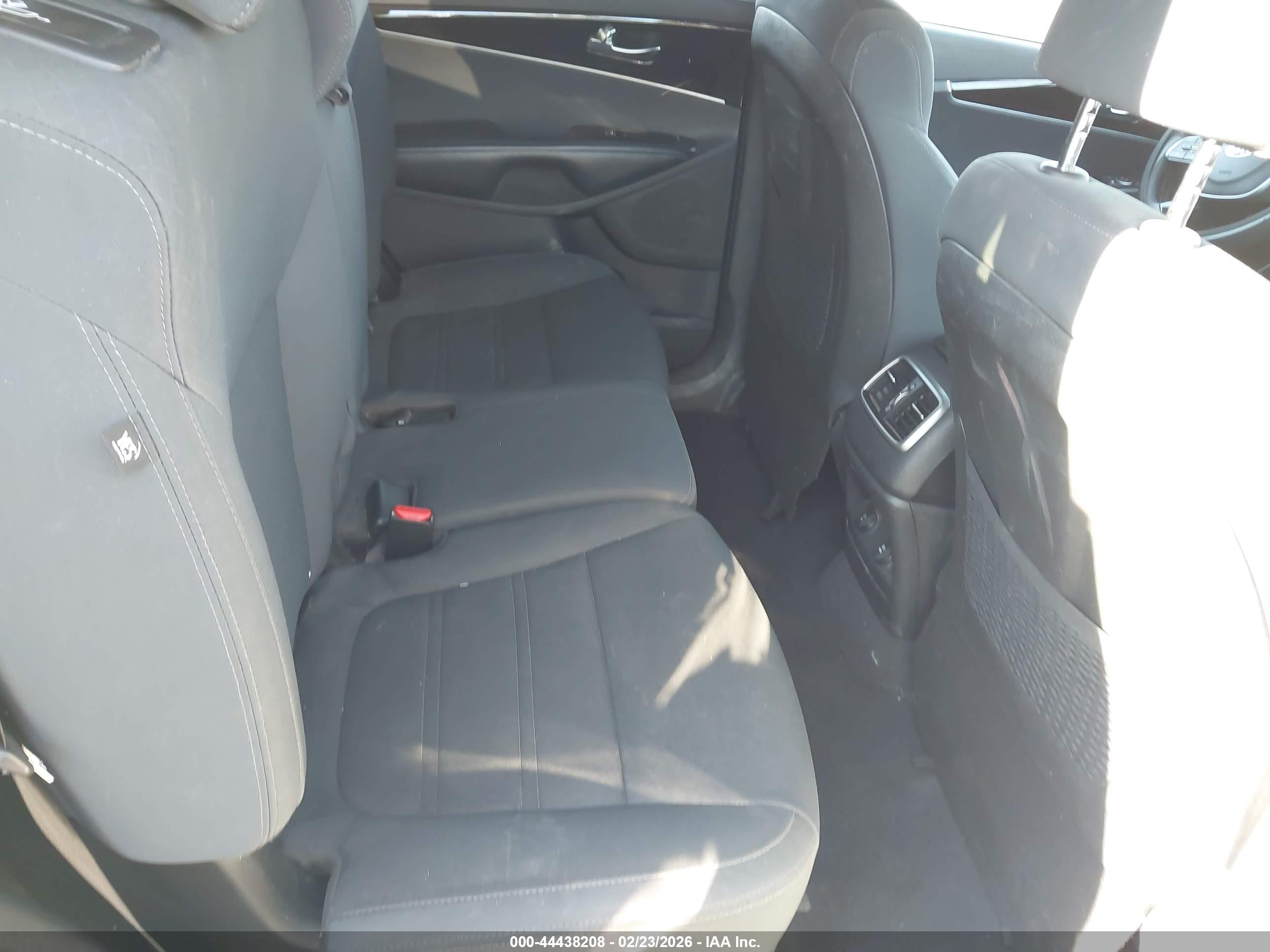 KIA SORENTO image 8
