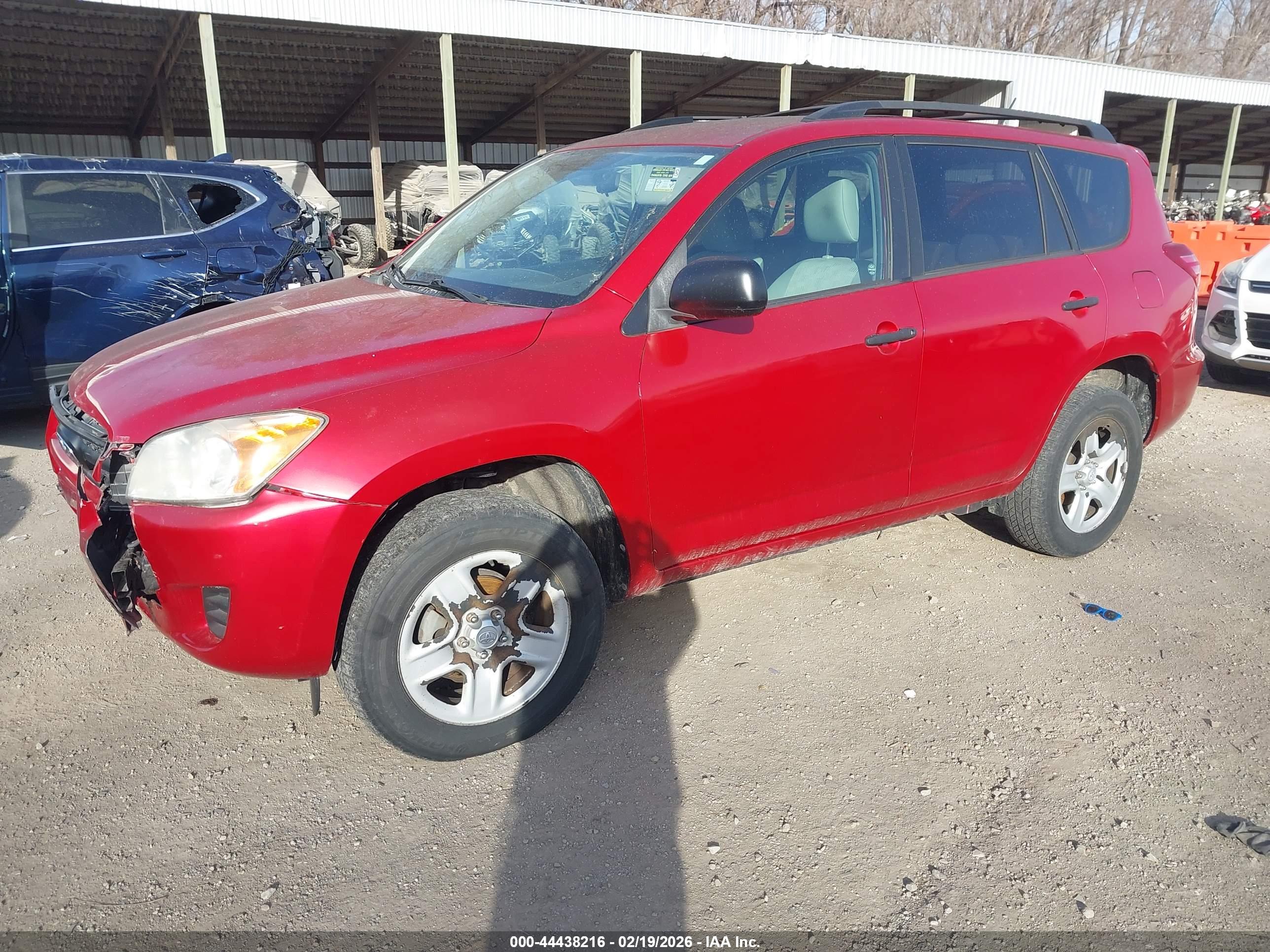 TOYOTA RAV4 image 2