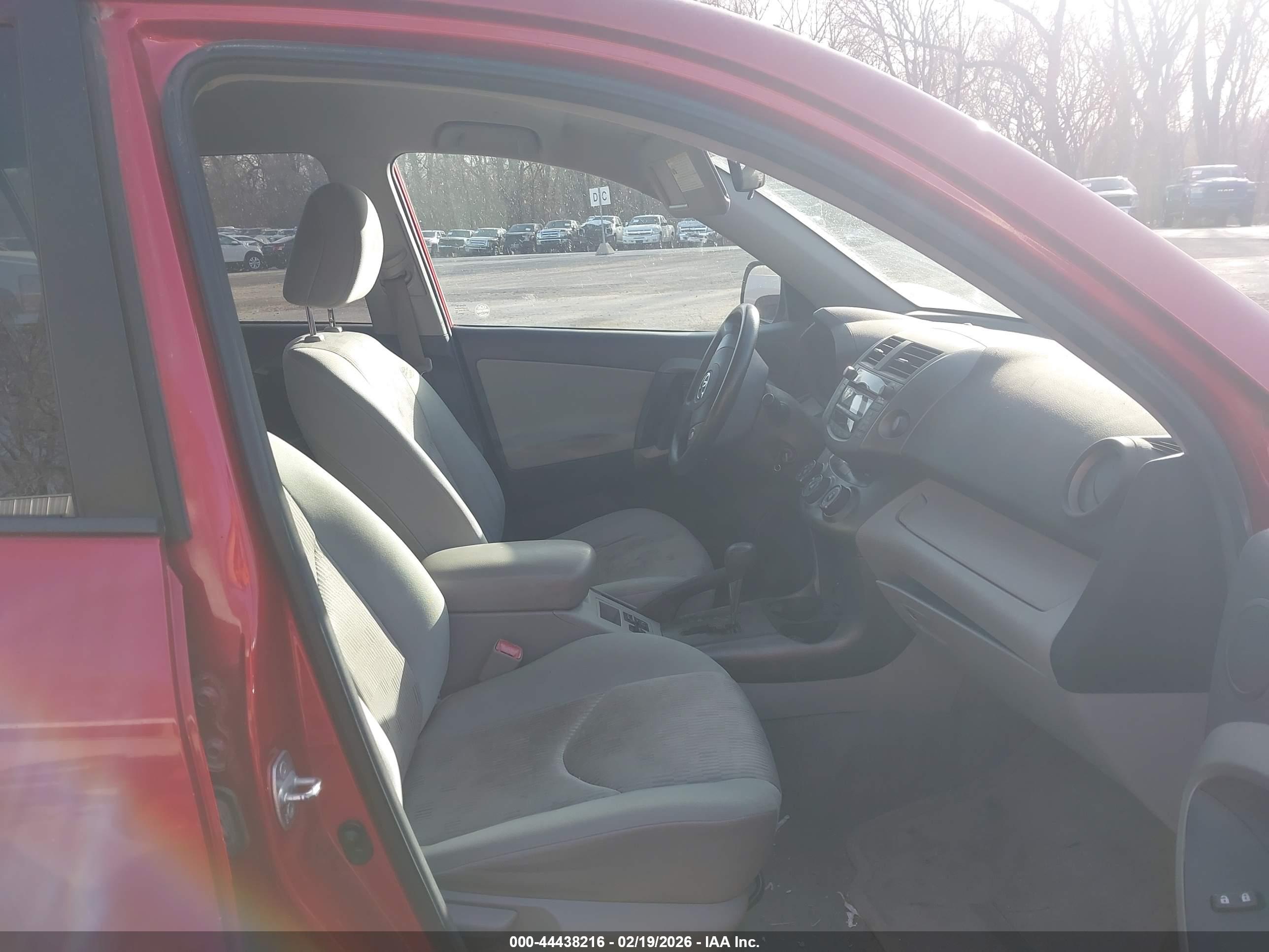 TOYOTA RAV4 image 5