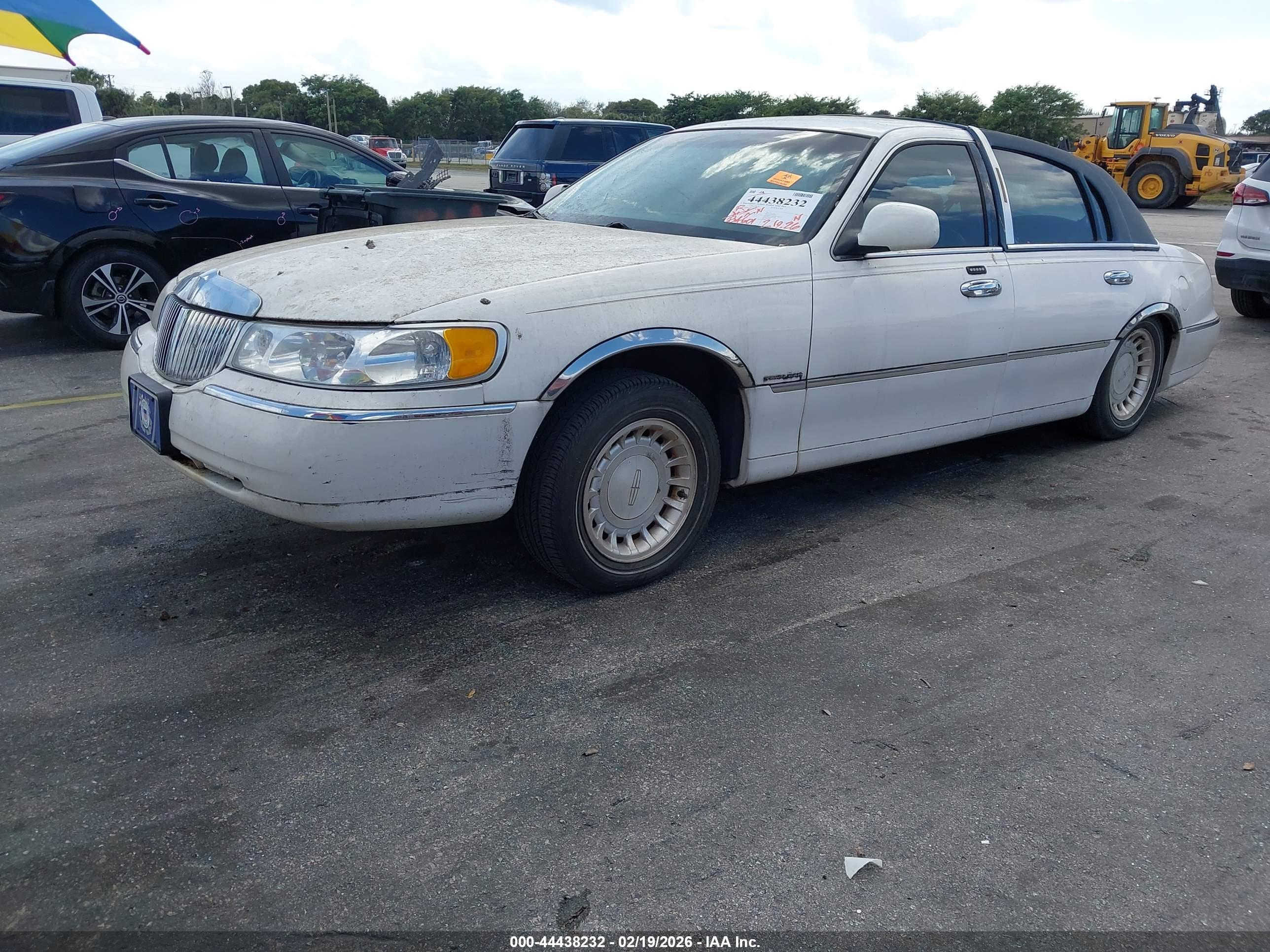 LINCOLN TOWN image 2
