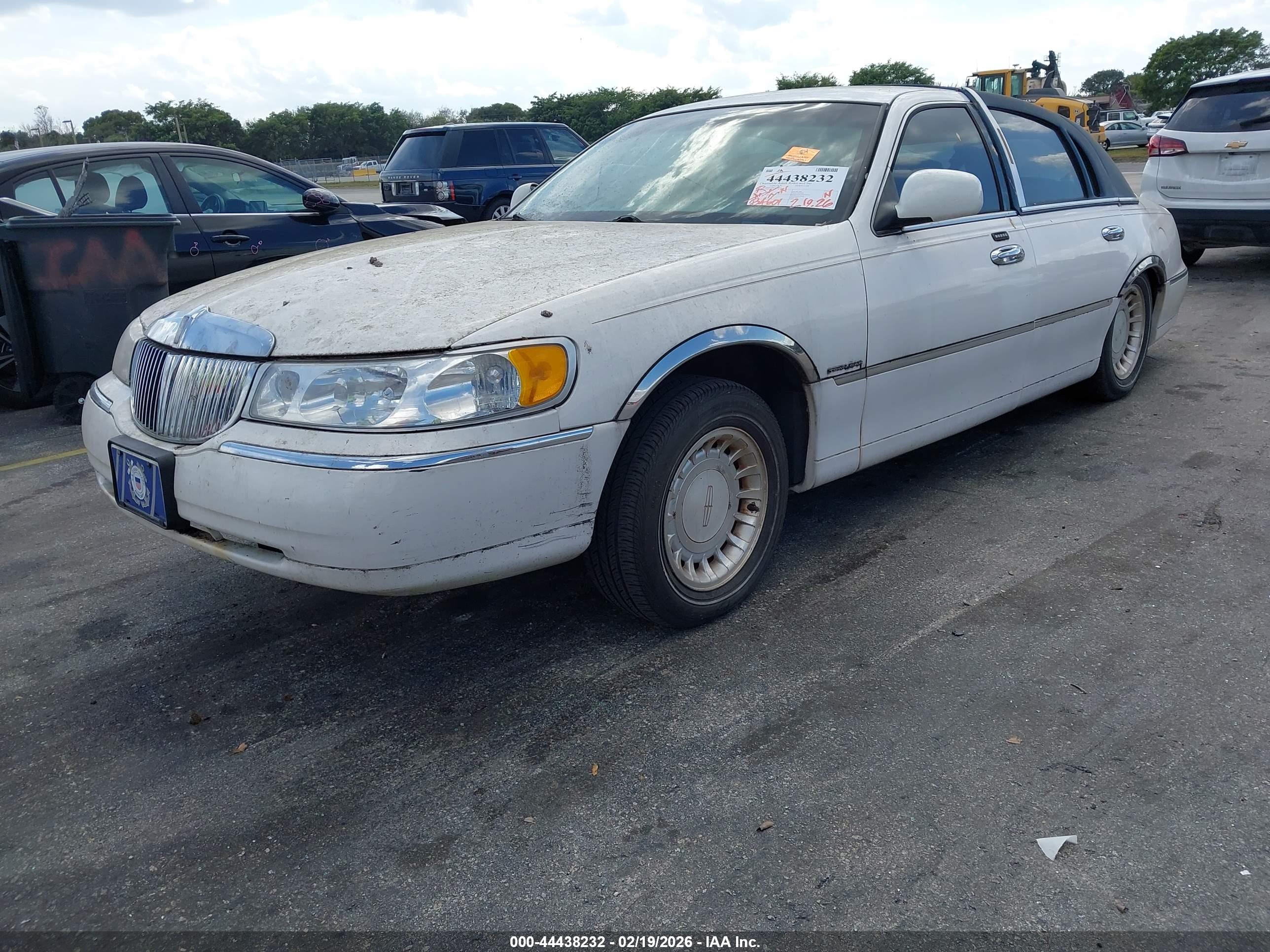 LINCOLN TOWN image 6