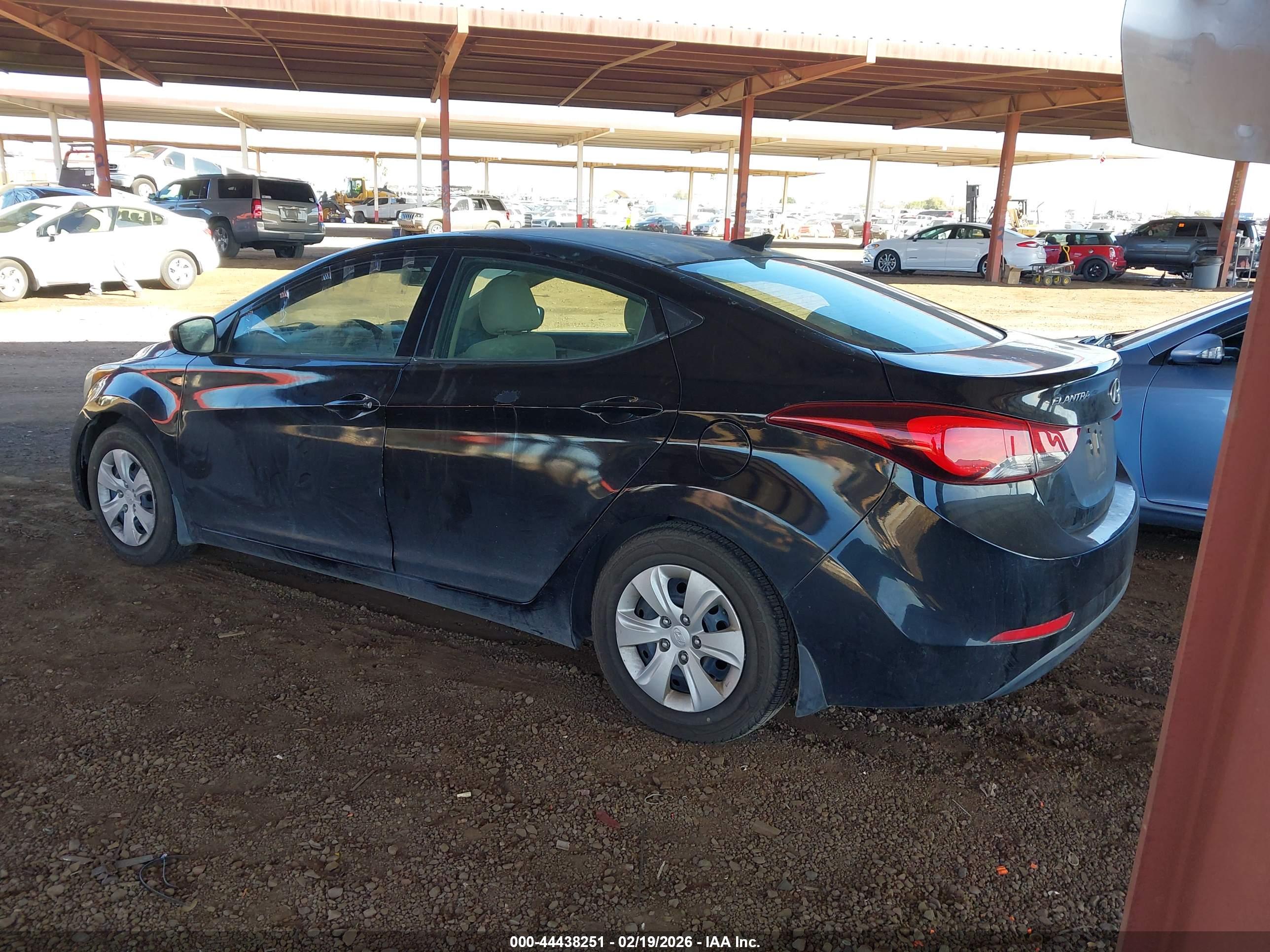HYUNDAI ELANTRA image 3