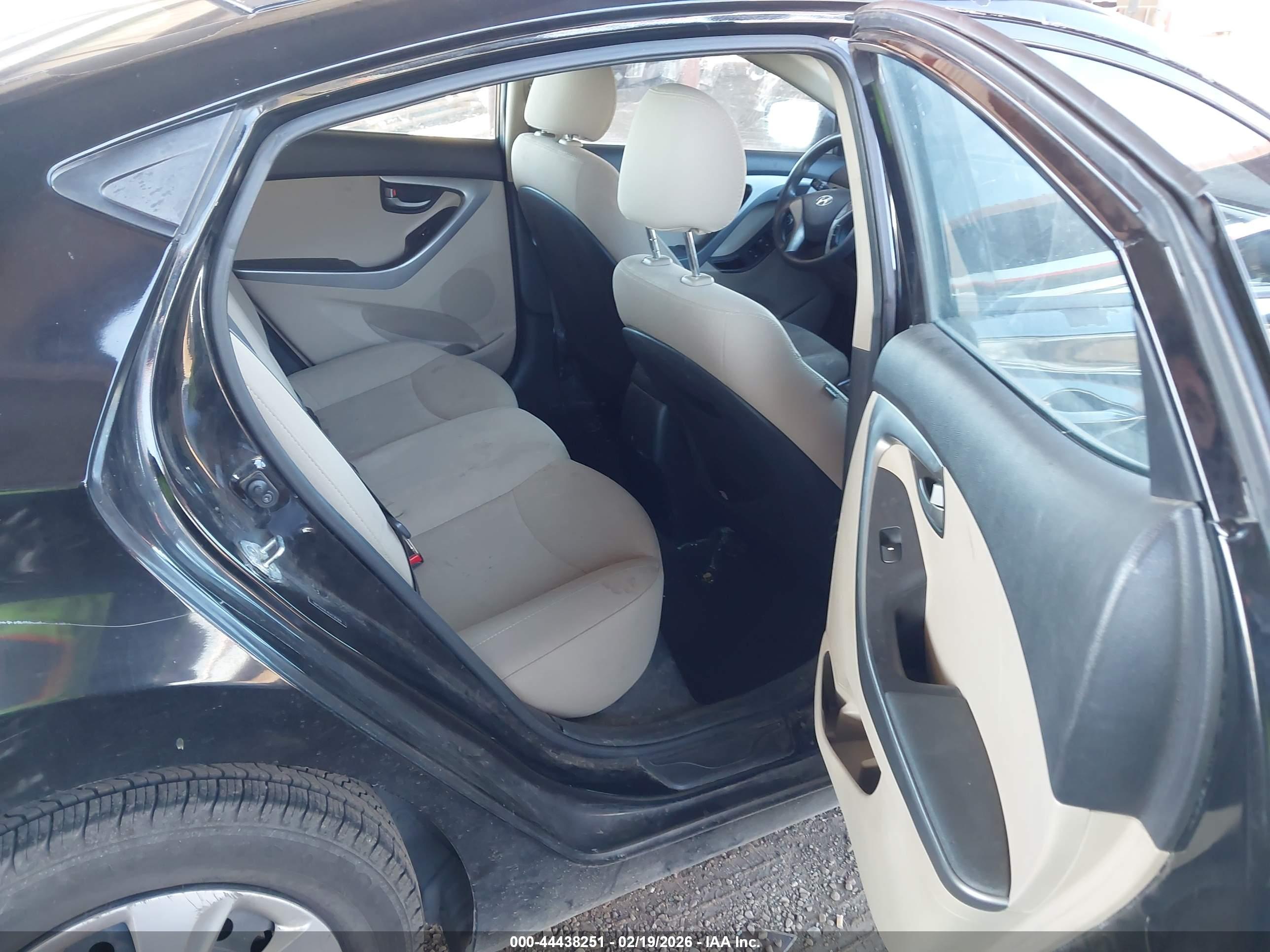 HYUNDAI ELANTRA image 8
