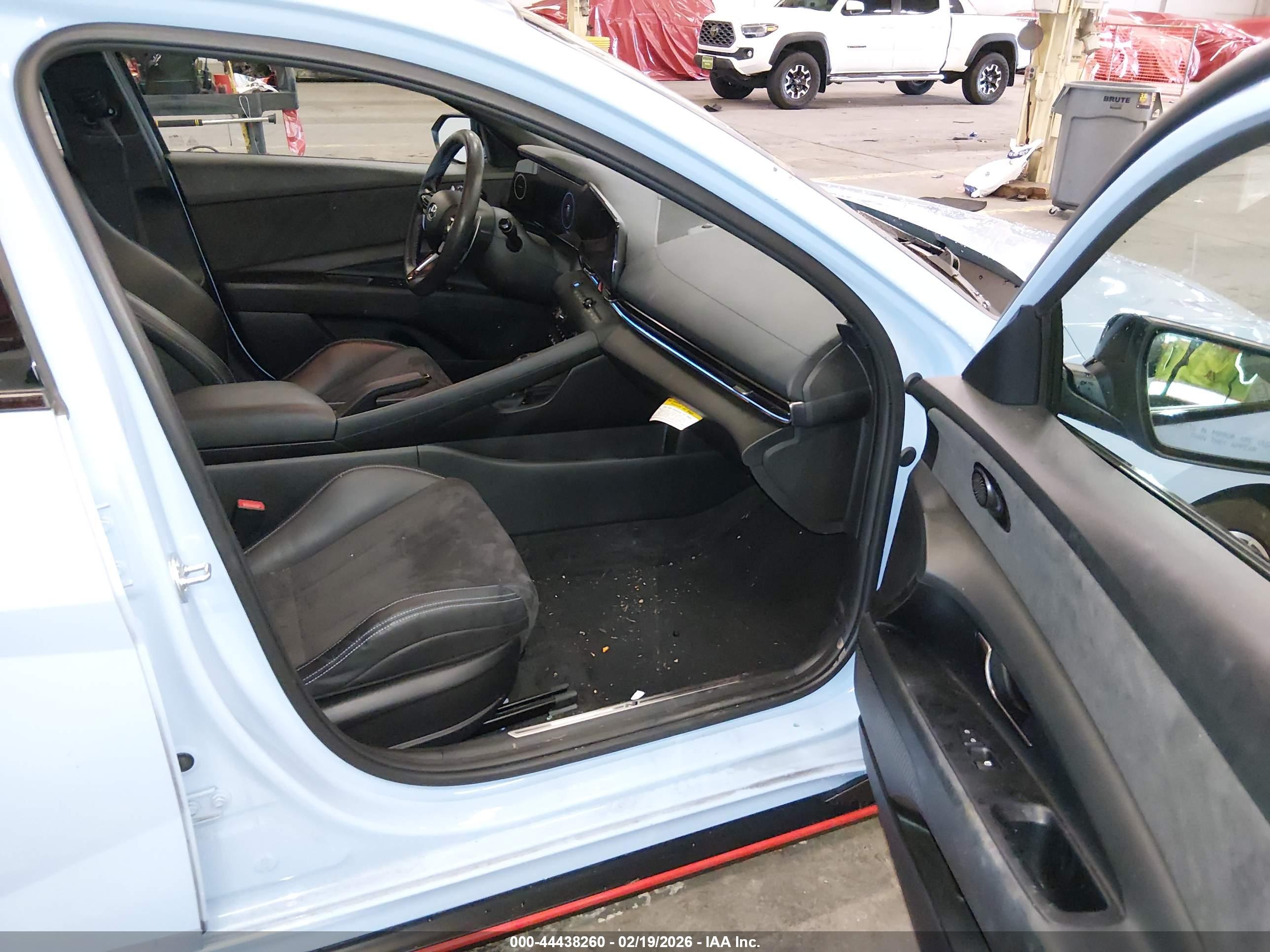 HYUNDAI ELANTRA image 5