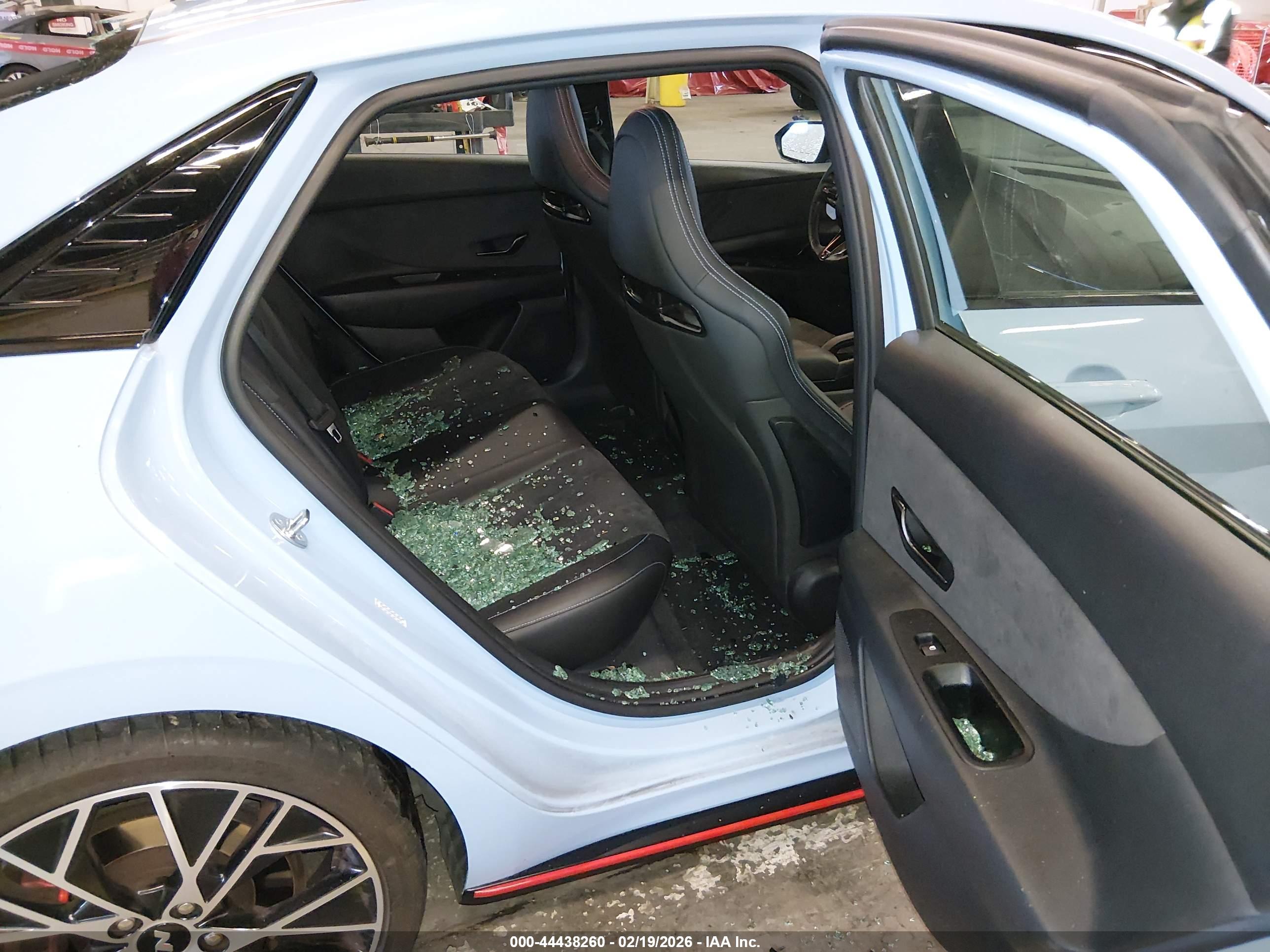 HYUNDAI ELANTRA image 8