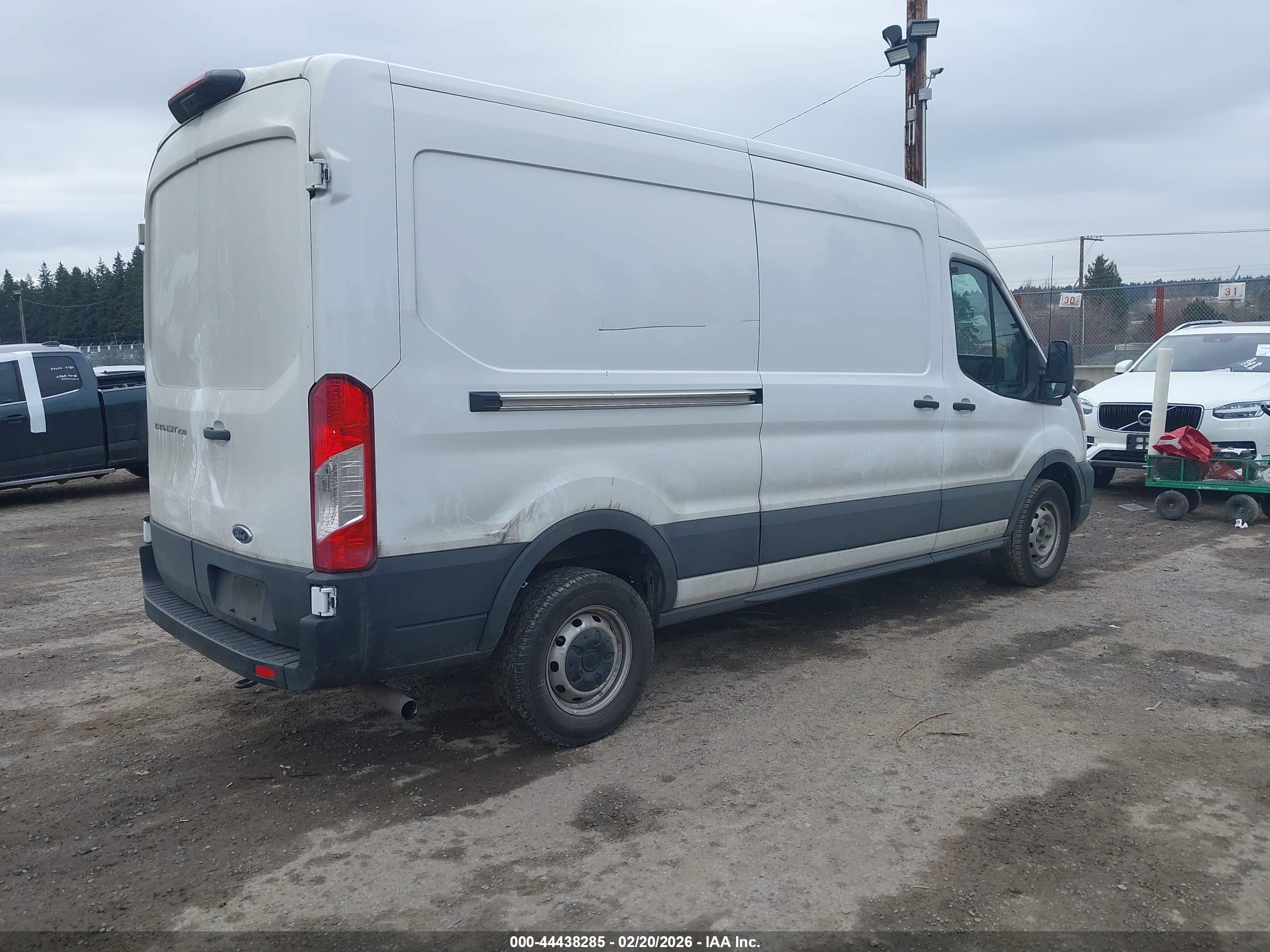 FORD TRANSIT-250 image 4