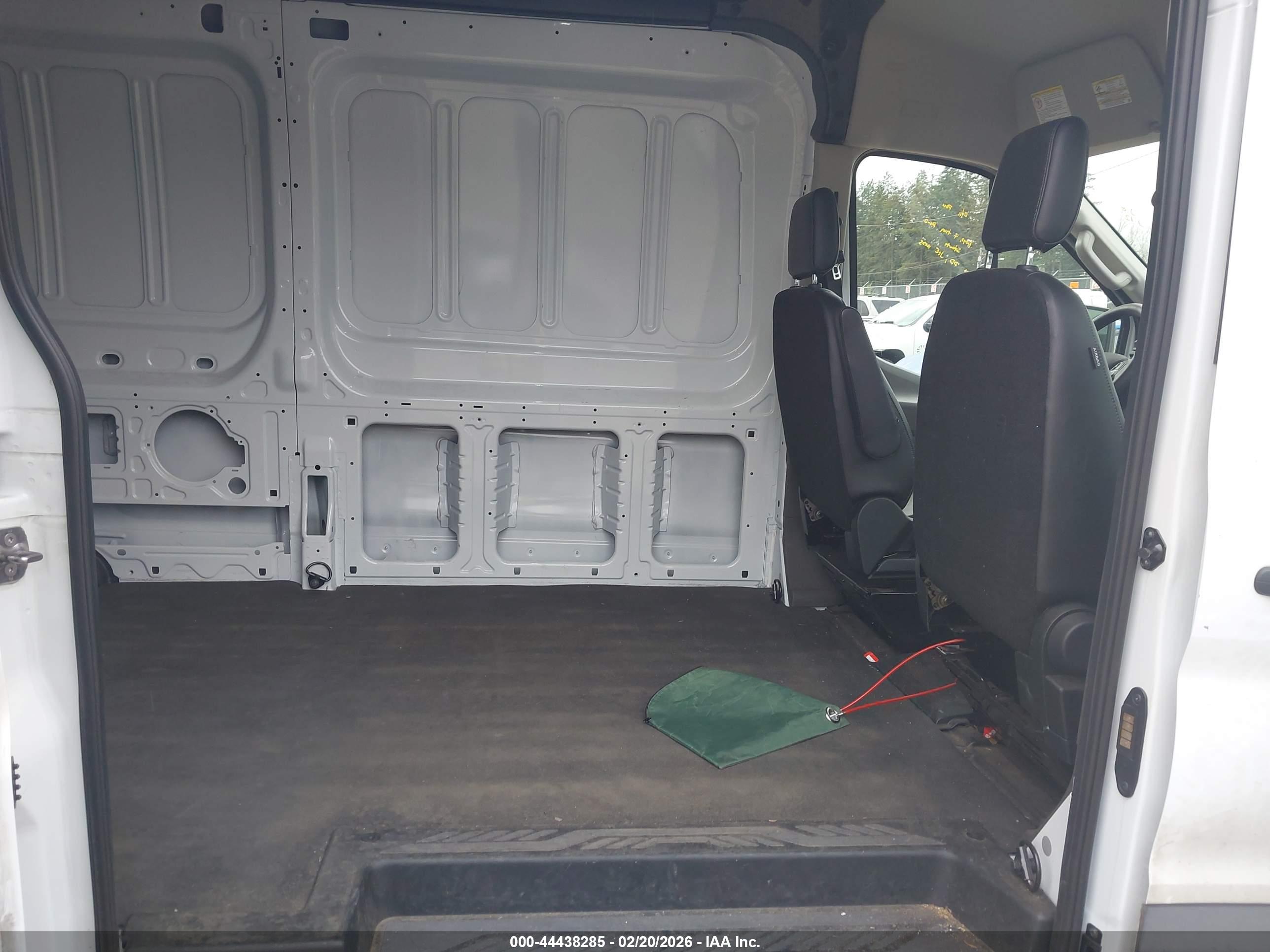 FORD TRANSIT-250 image 8