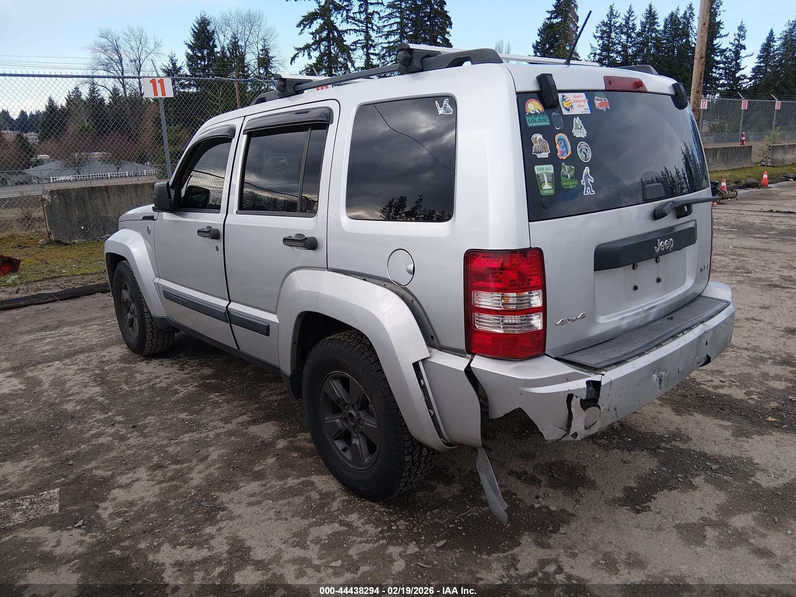 JEEP LIBERTY image 3