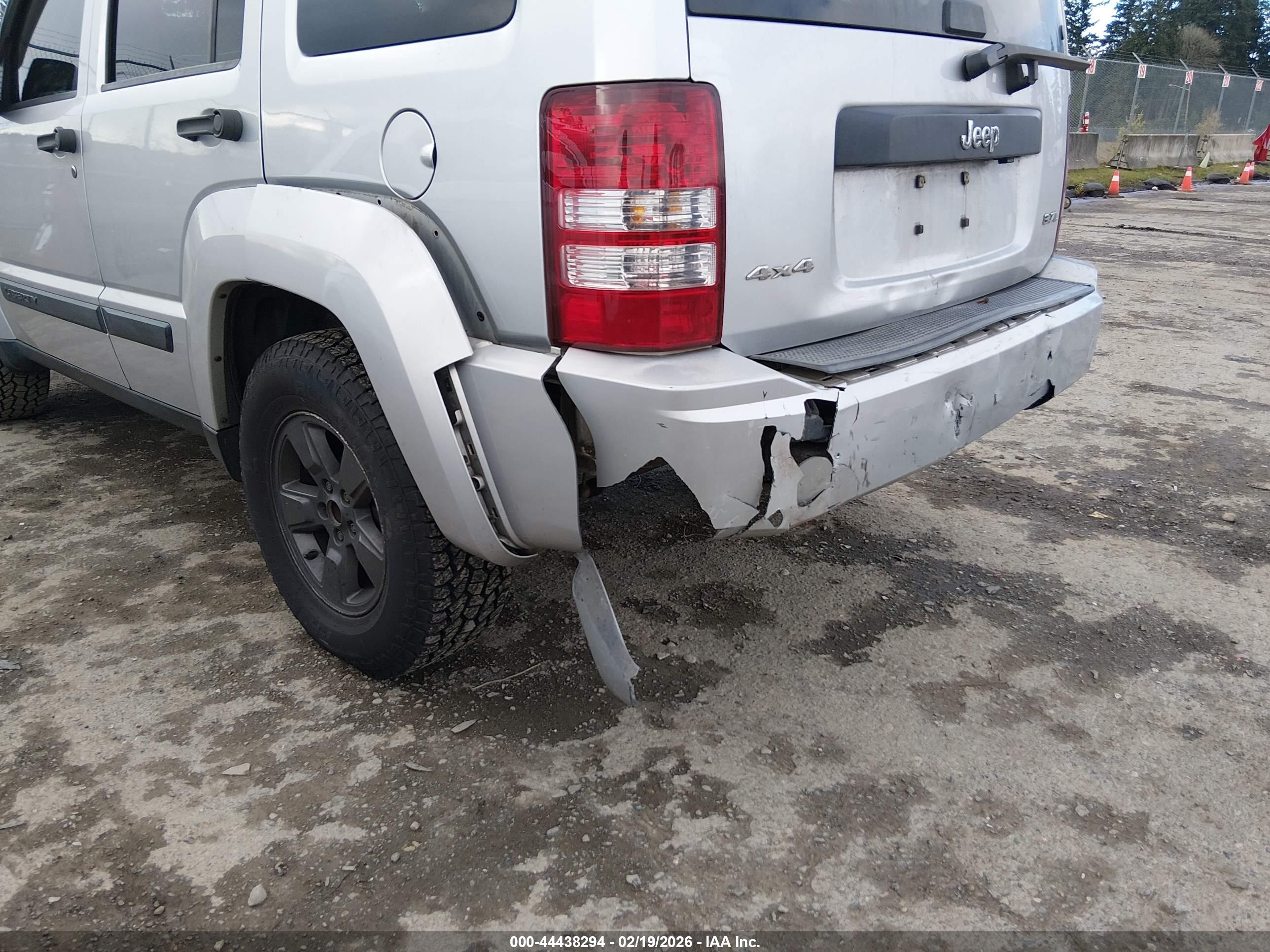 JEEP LIBERTY image 6