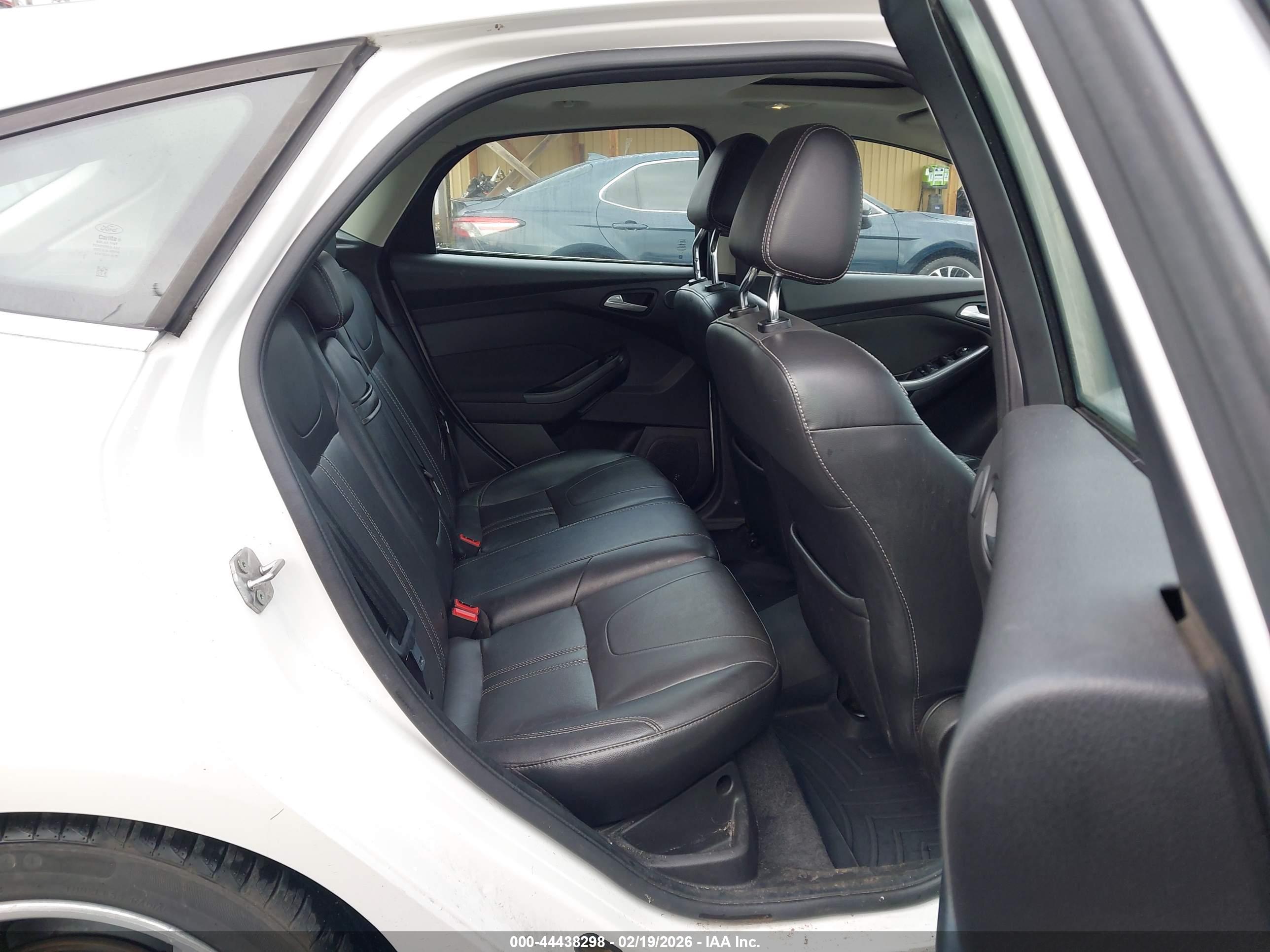 FORD FOCUS image 8
