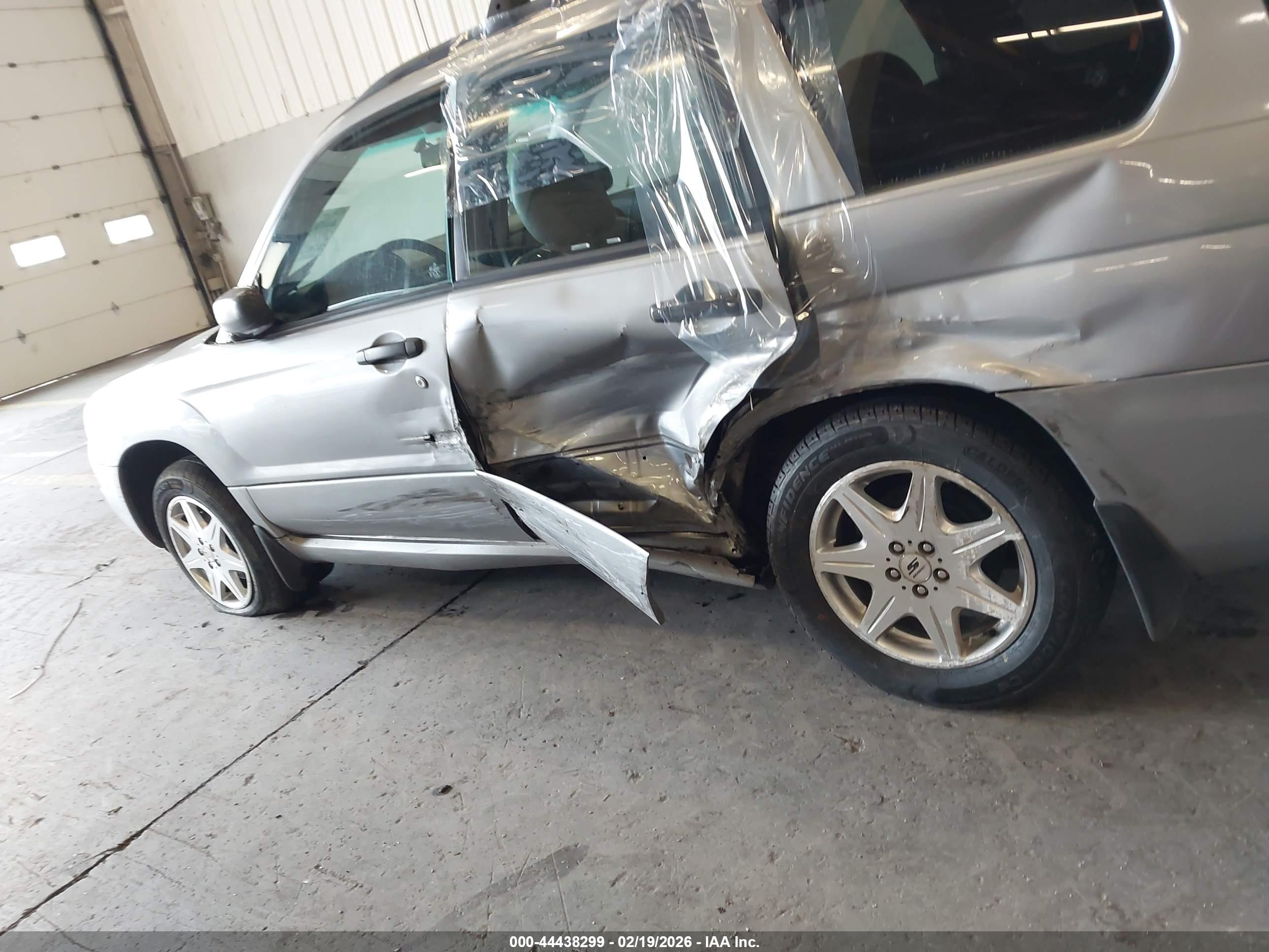 SUBARU FORESTER image 6