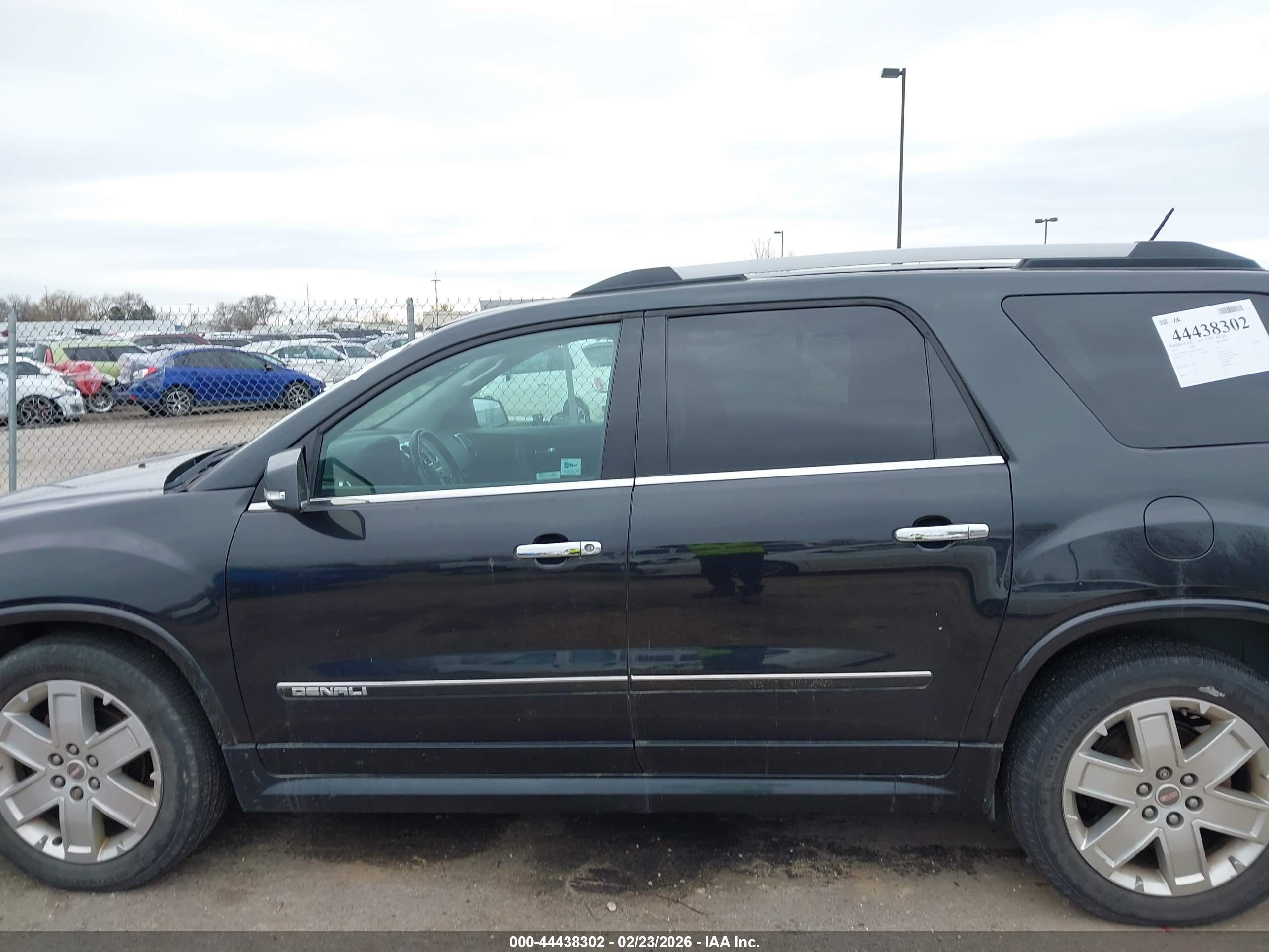 GMC ACADIA image 6