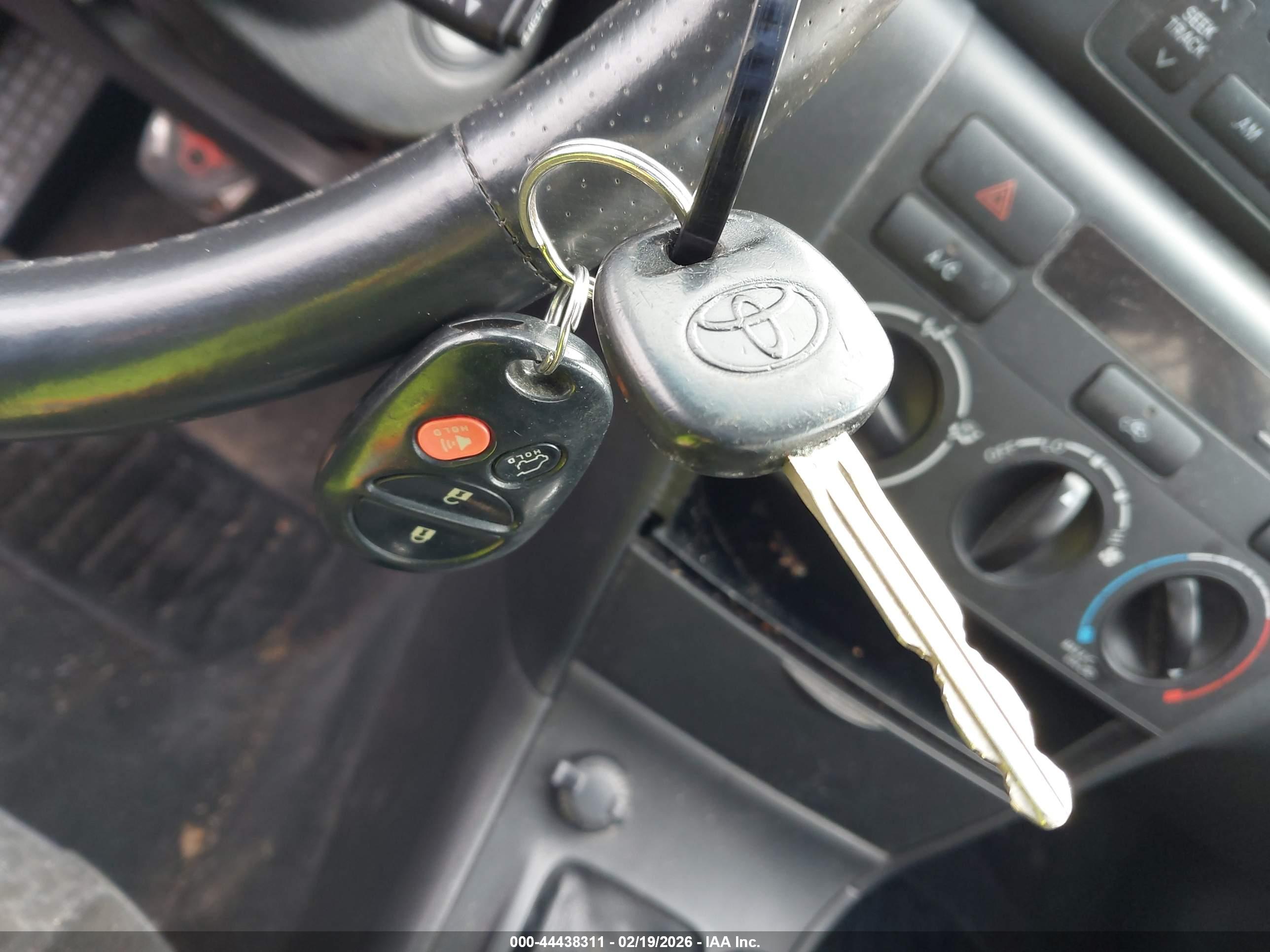 TOYOTA COROLLA image 11