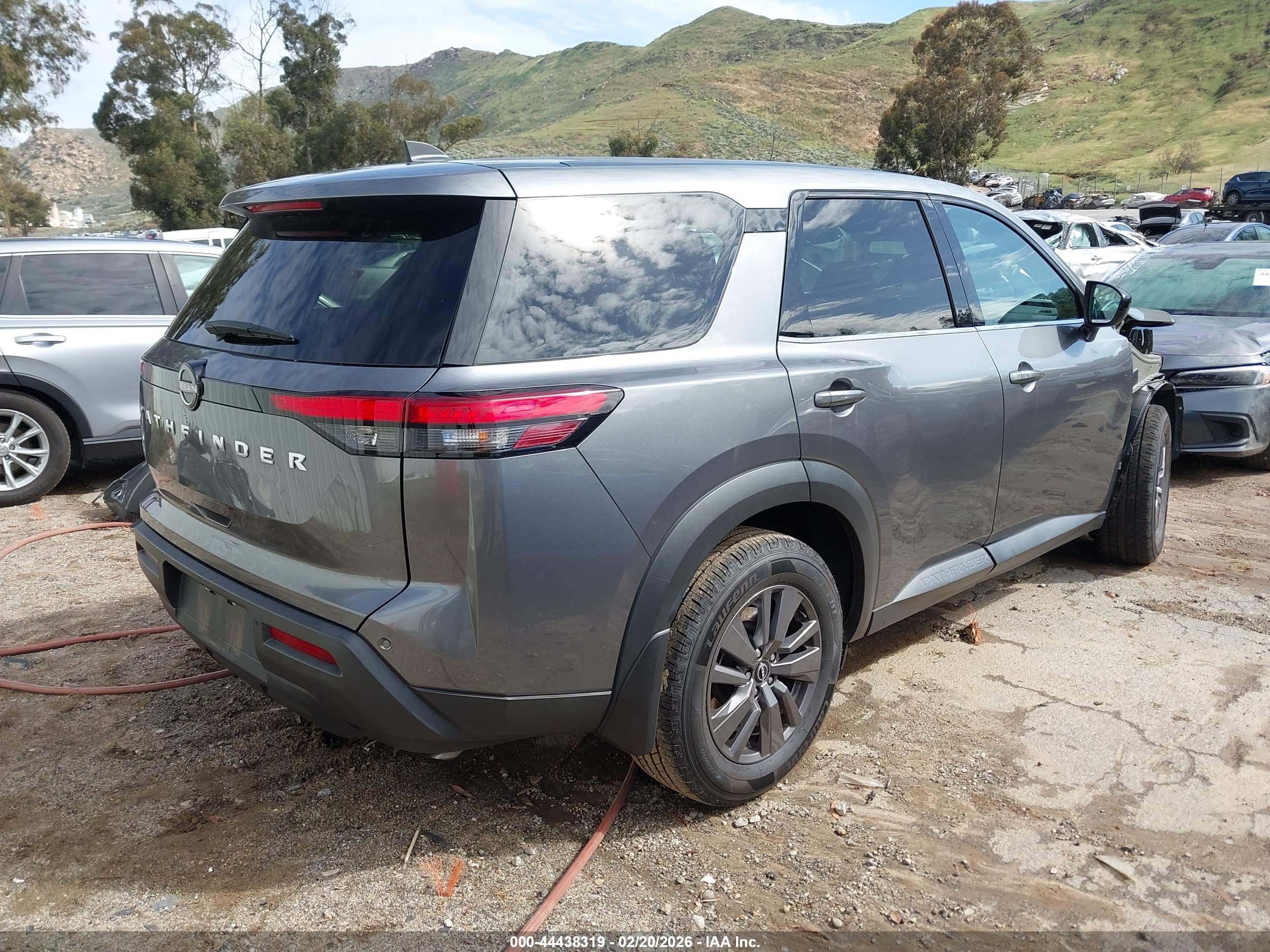NISSAN PATHFINDER image 4