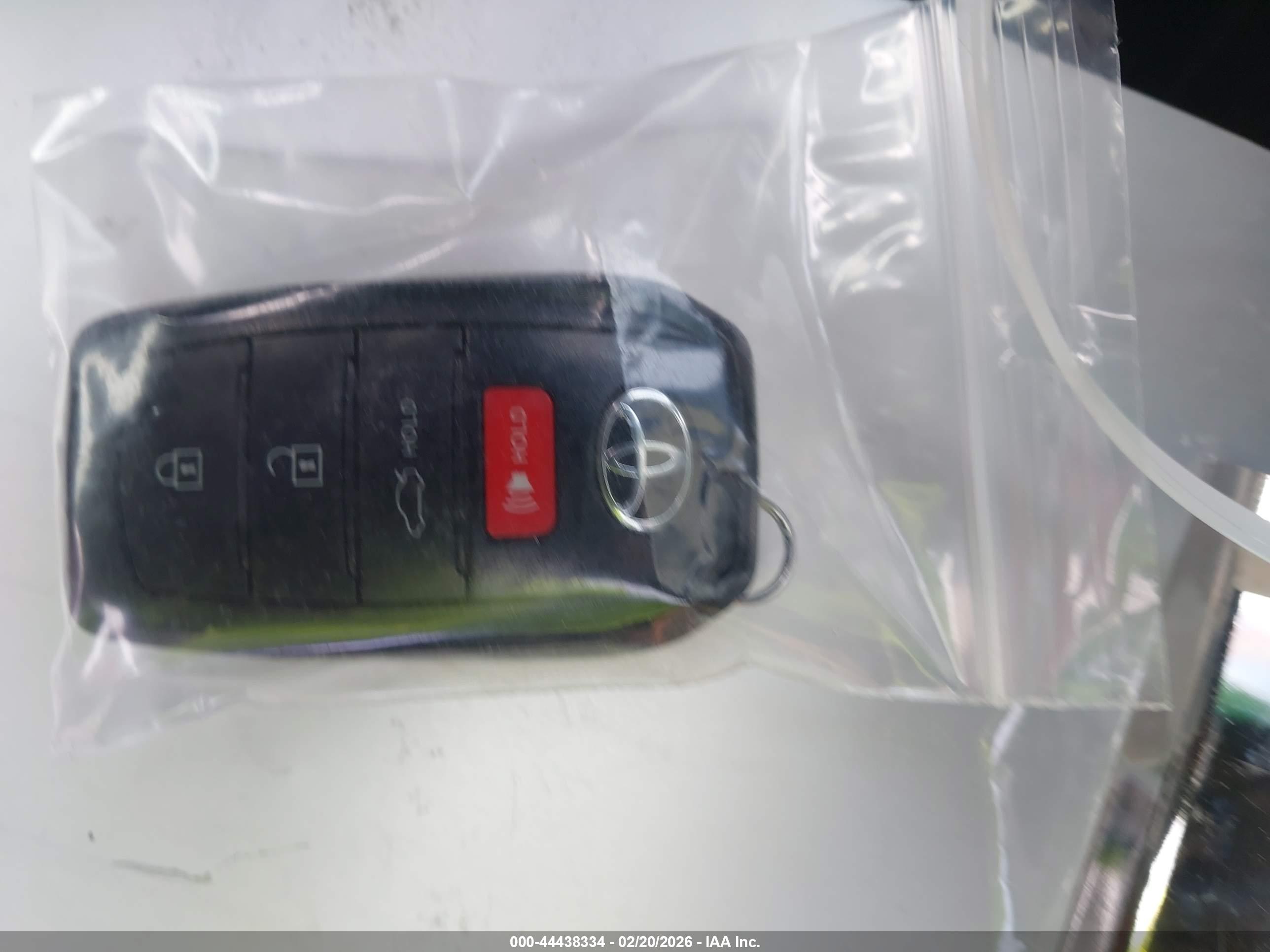 TOYOTA CROWN image 11