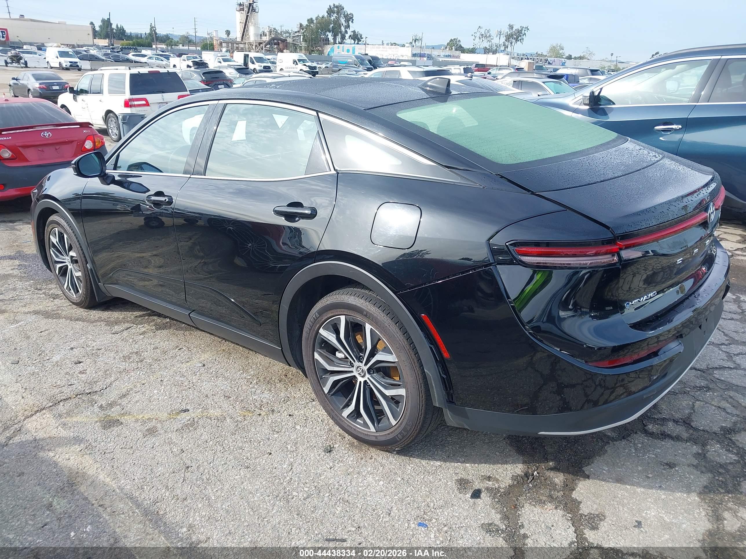 TOYOTA CROWN image 3