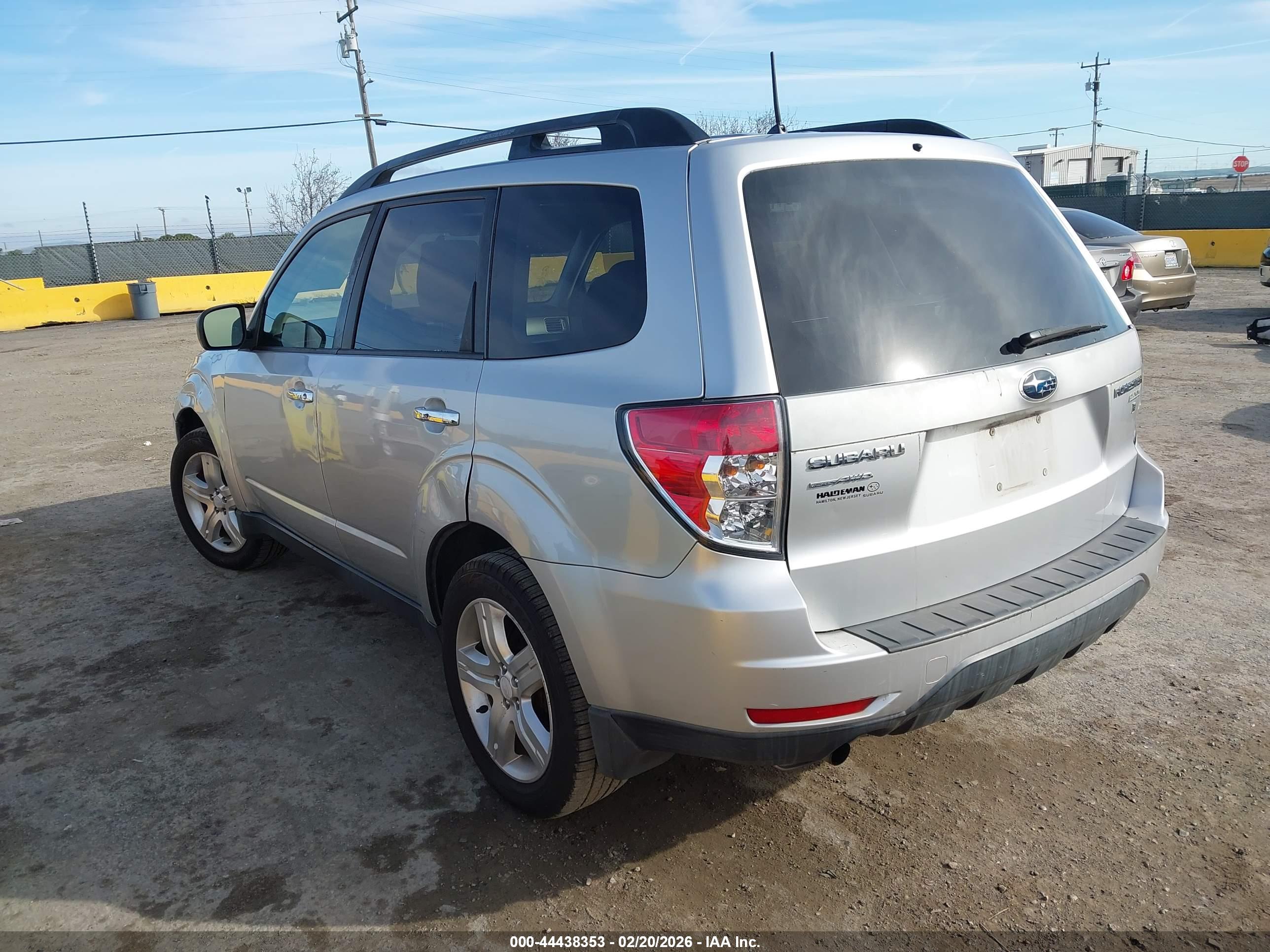 SUBARU FORESTER image 3