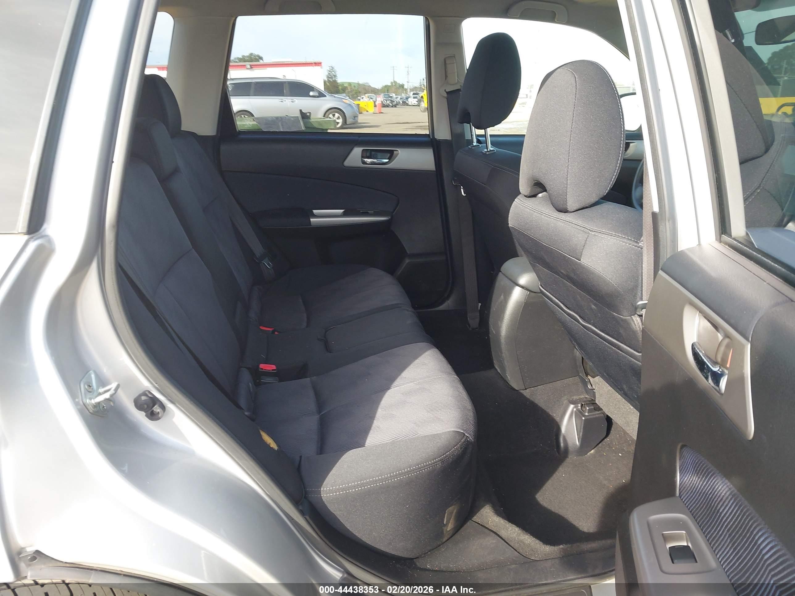 SUBARU FORESTER image 8