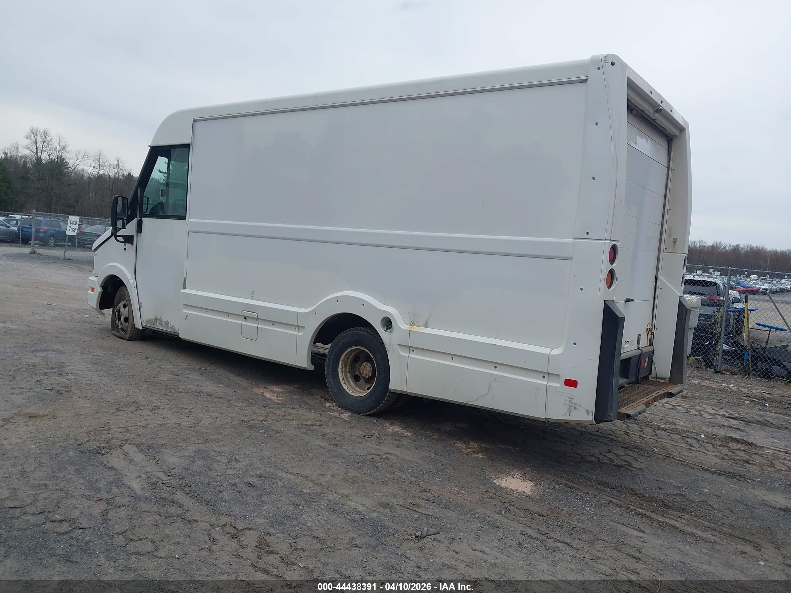 ISUZU COMMERCIAL image 3