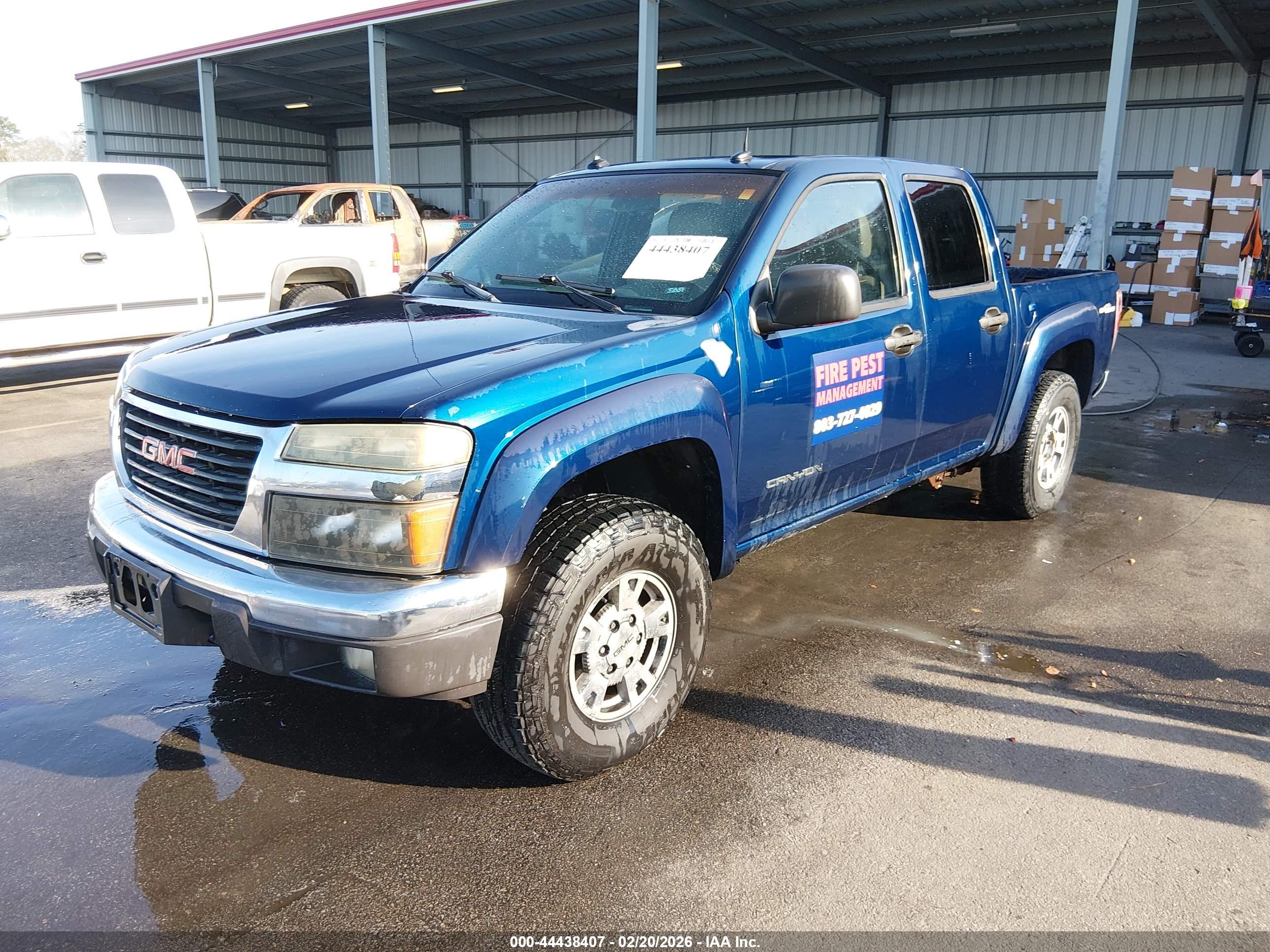 GMC CANYON image 2