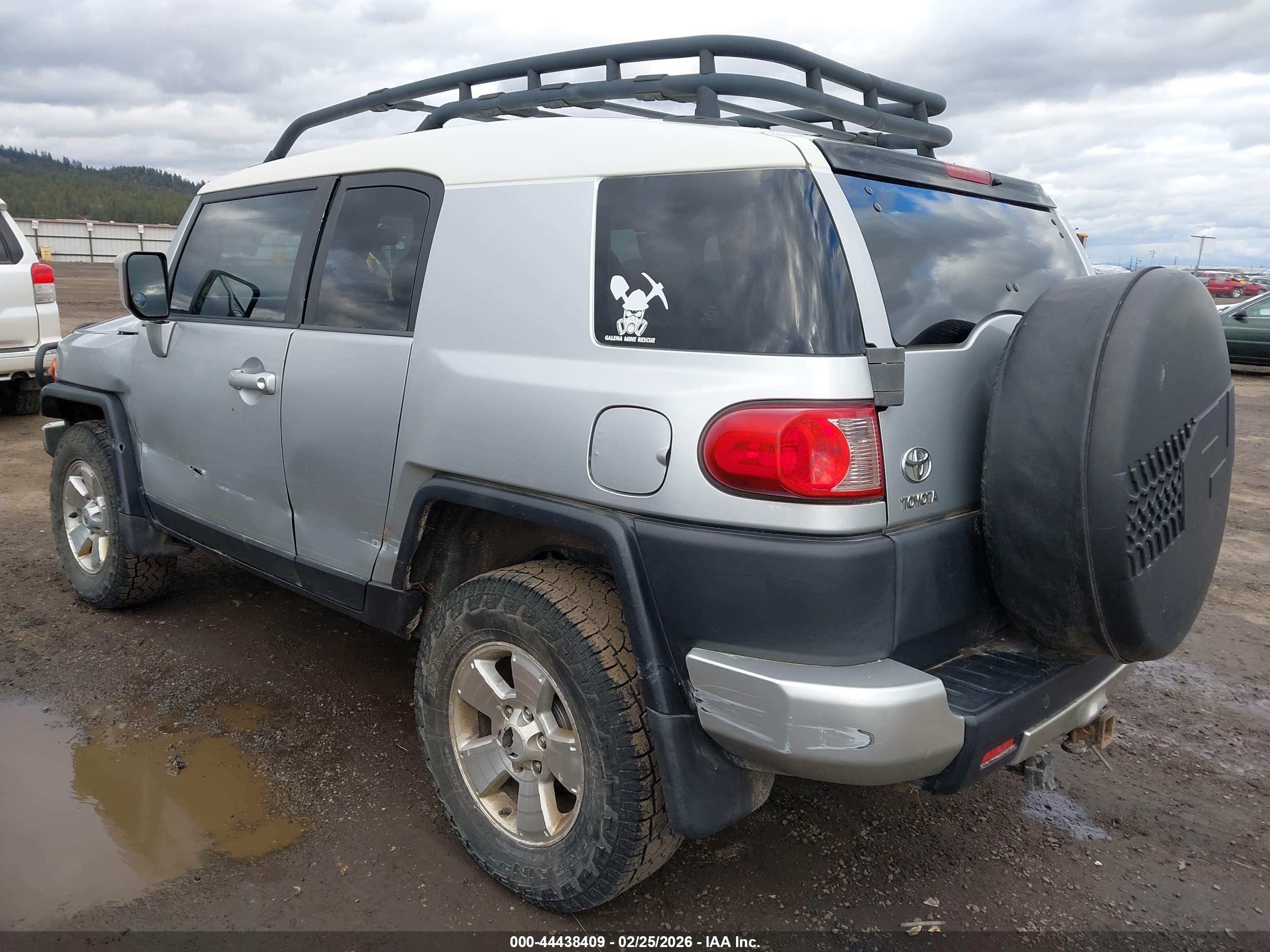 TOYOTA FJ image 3