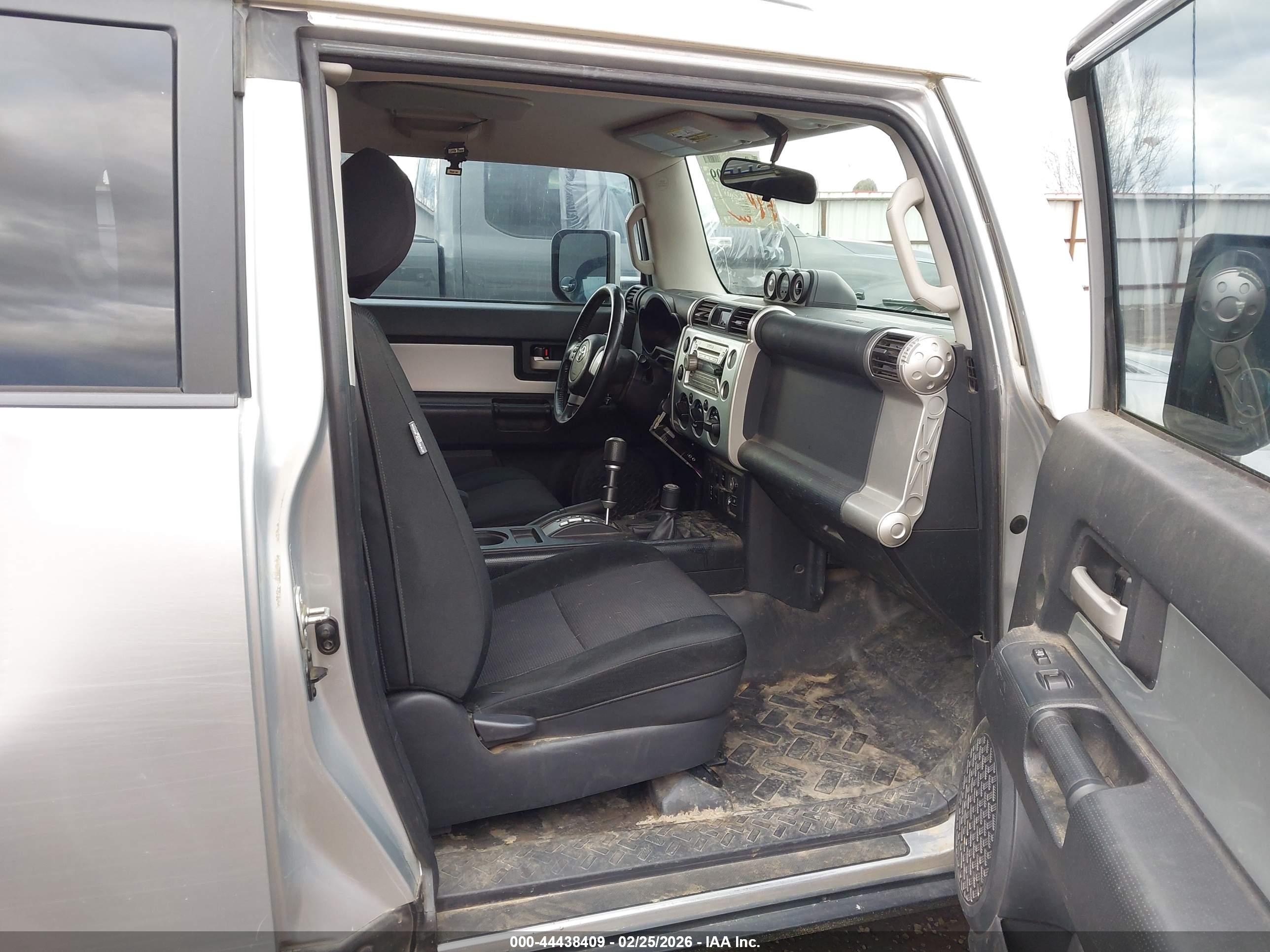 TOYOTA FJ image 5