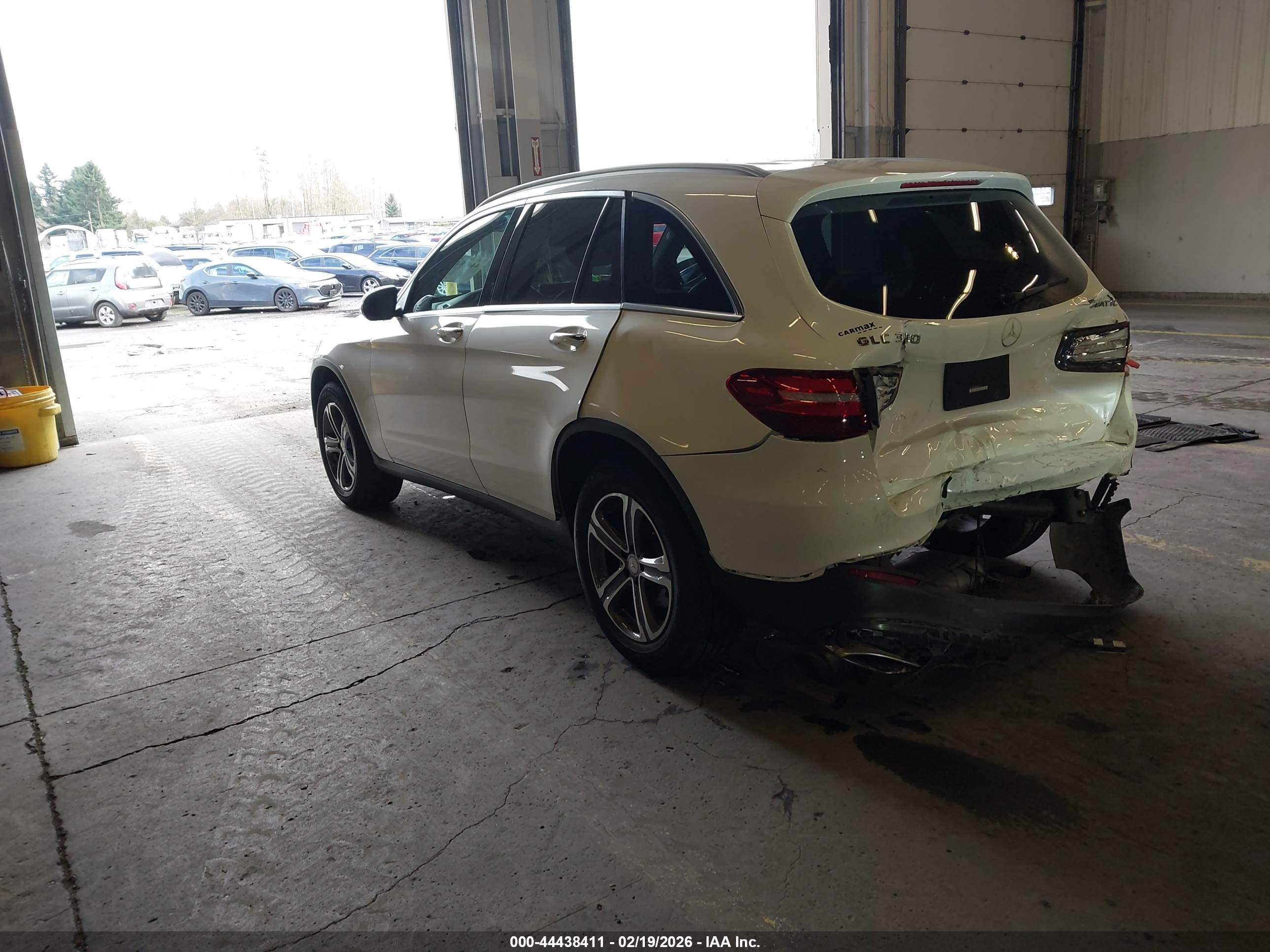 MERCEDES-BENZ GLC image 3