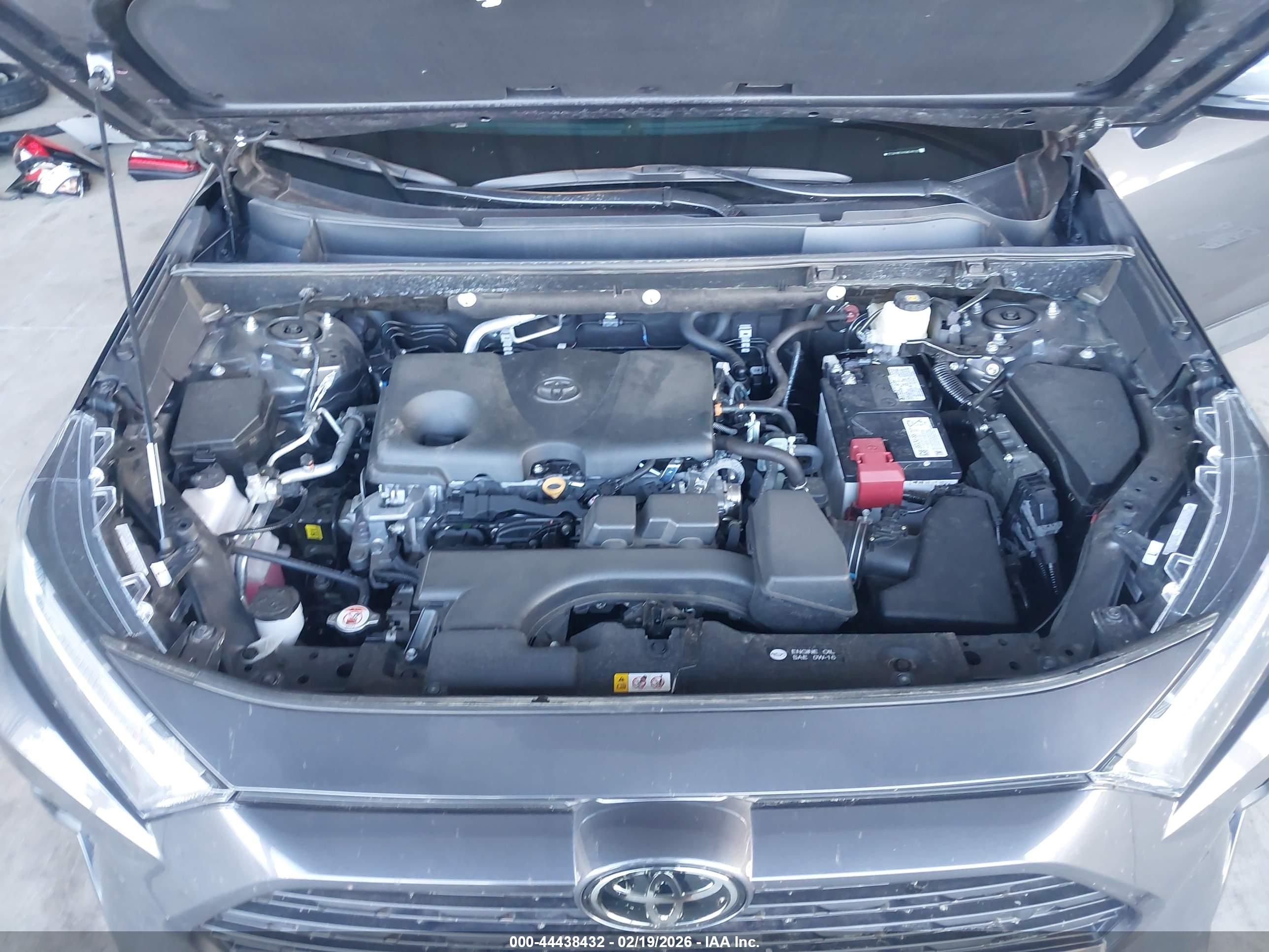TOYOTA RAV4 image 10