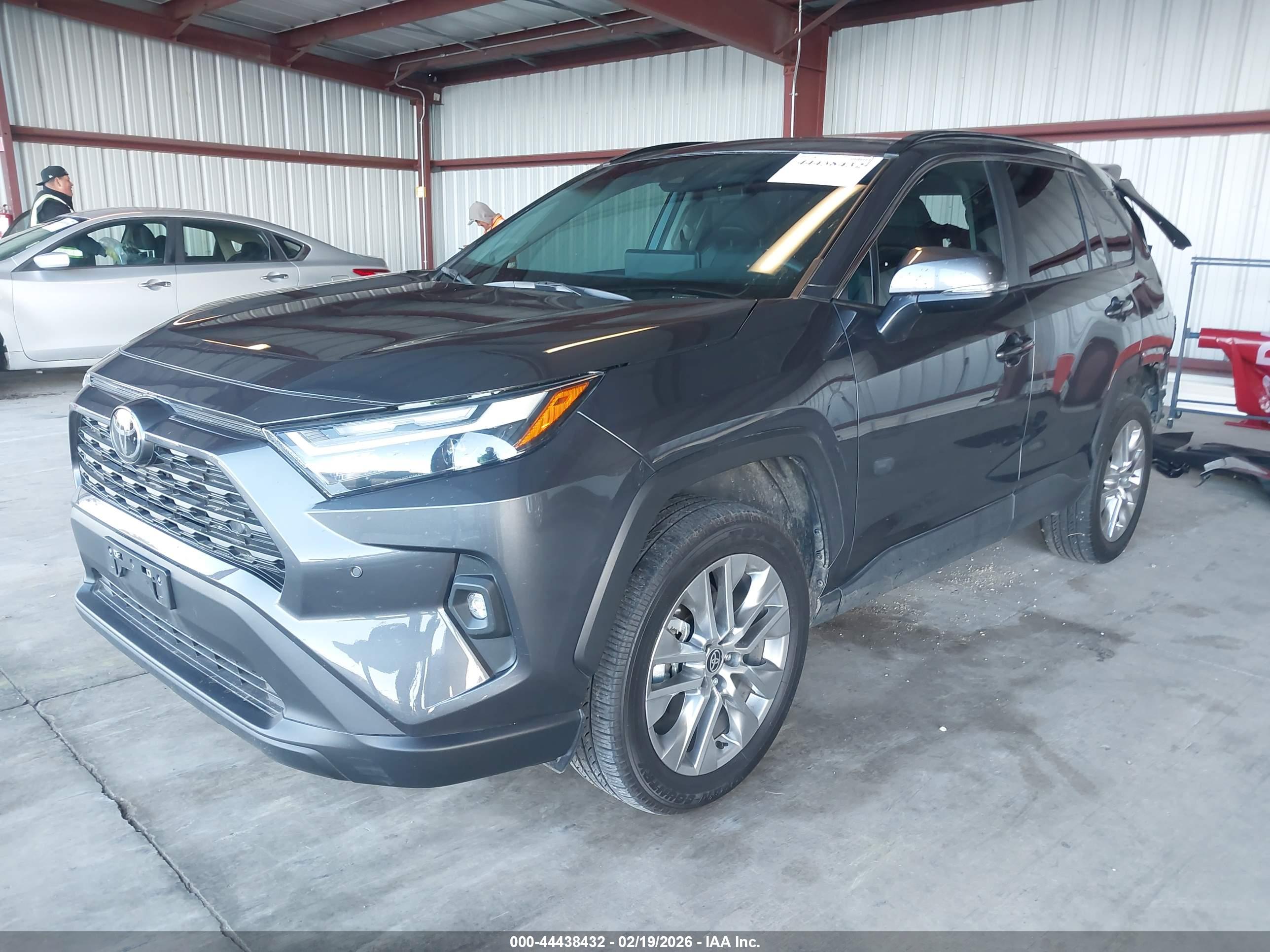 TOYOTA RAV4 image 2