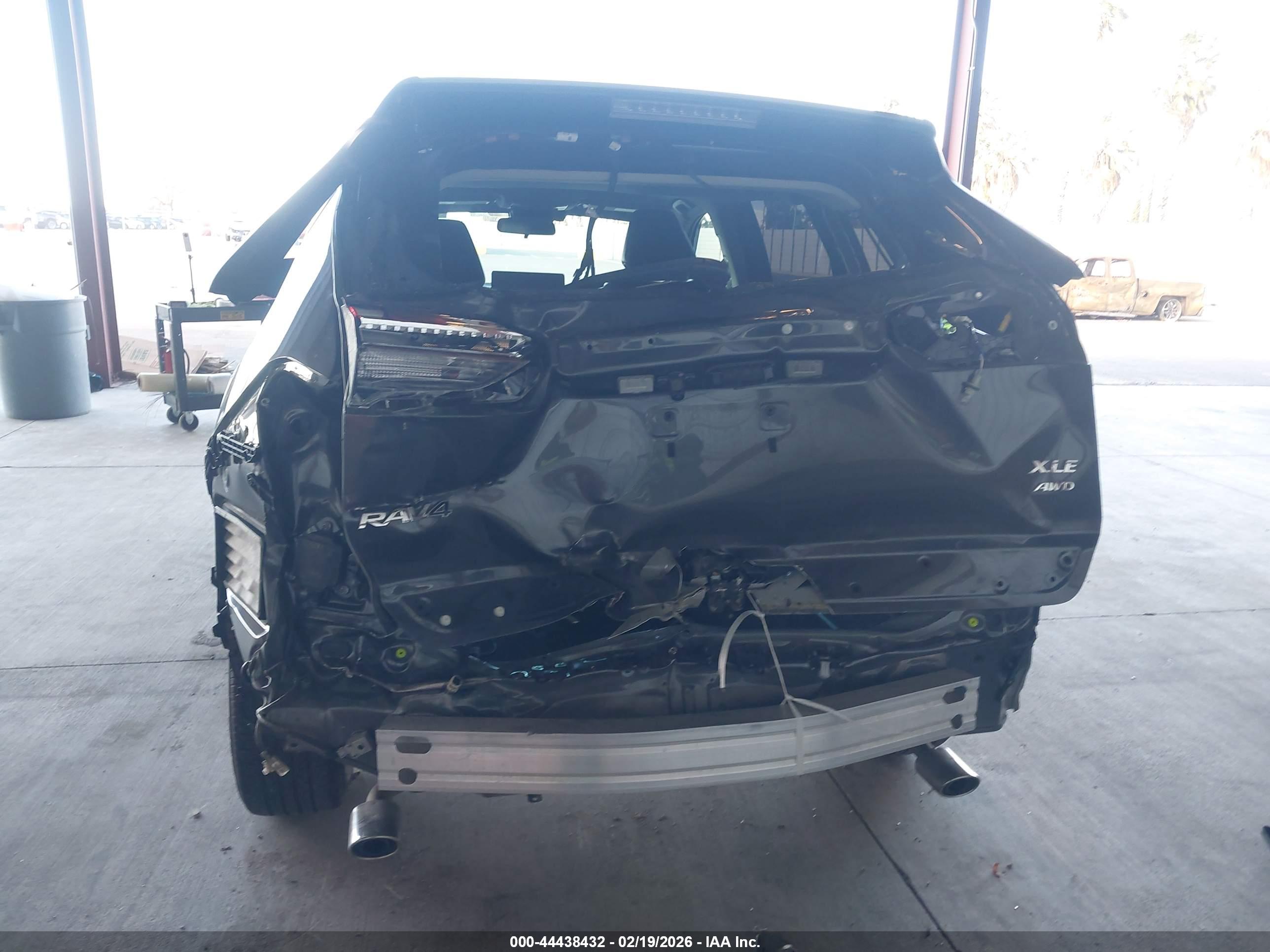 TOYOTA RAV4 image 6