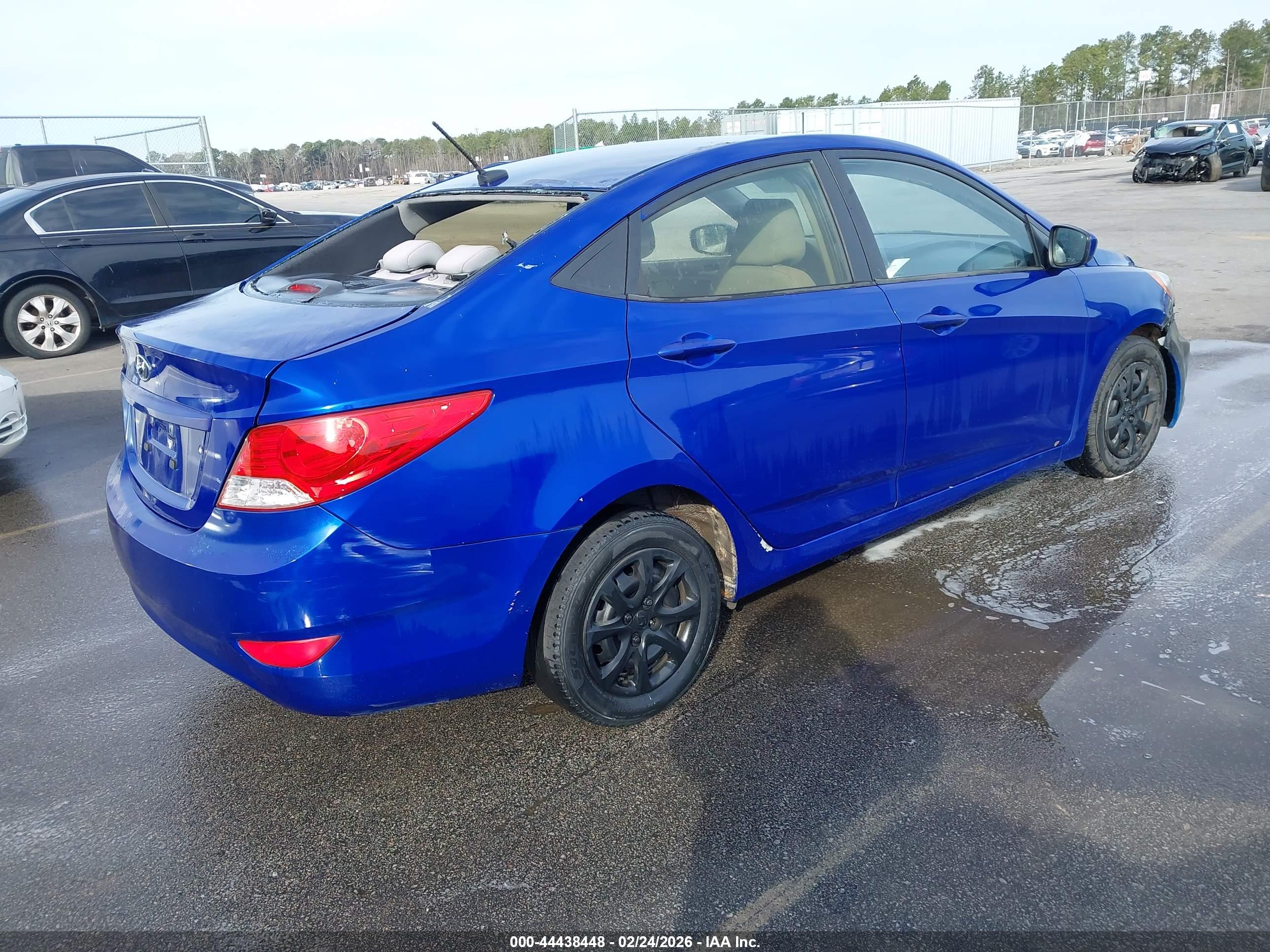 HYUNDAI ACCENT image 4
