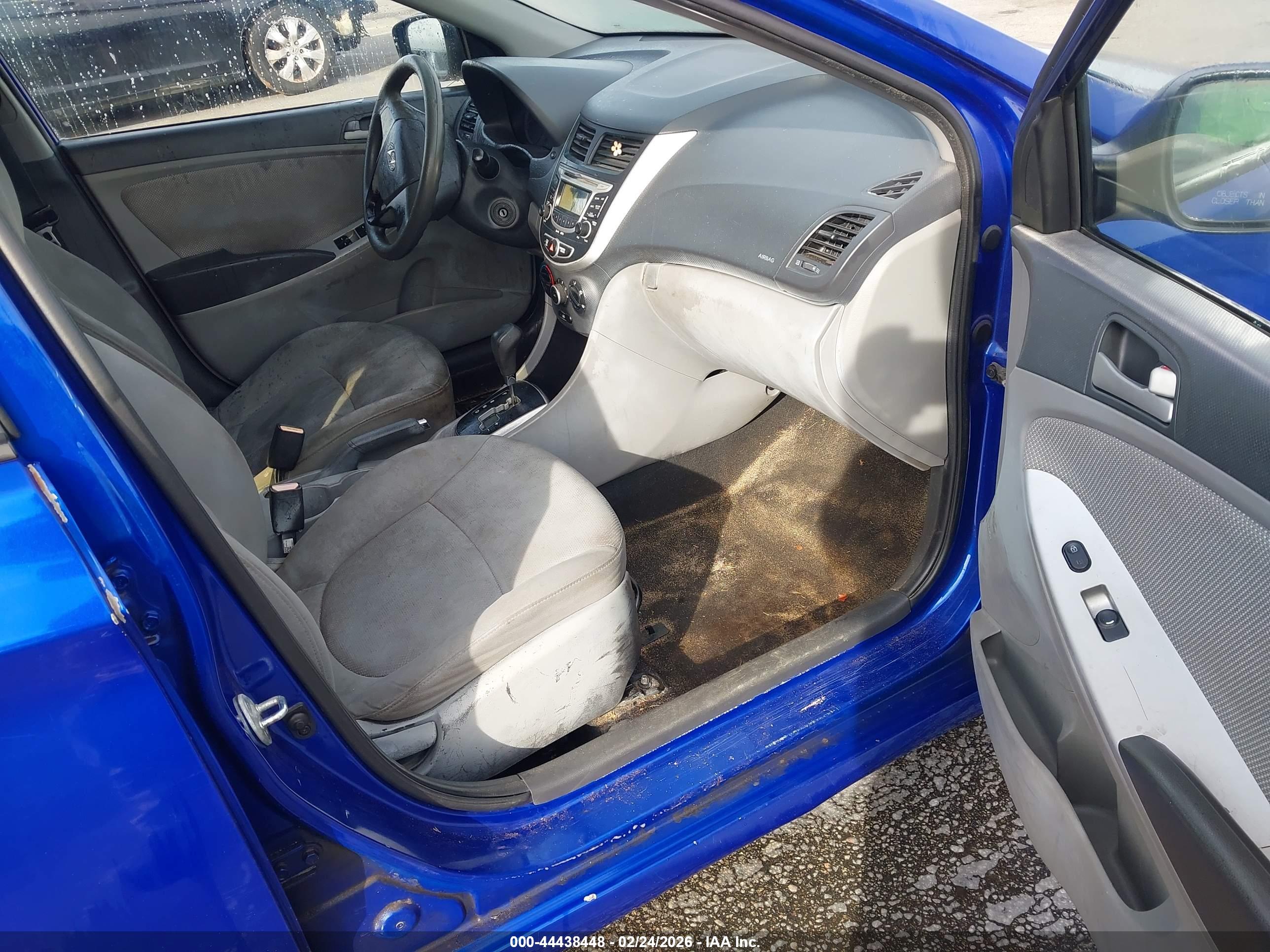 HYUNDAI ACCENT image 5
