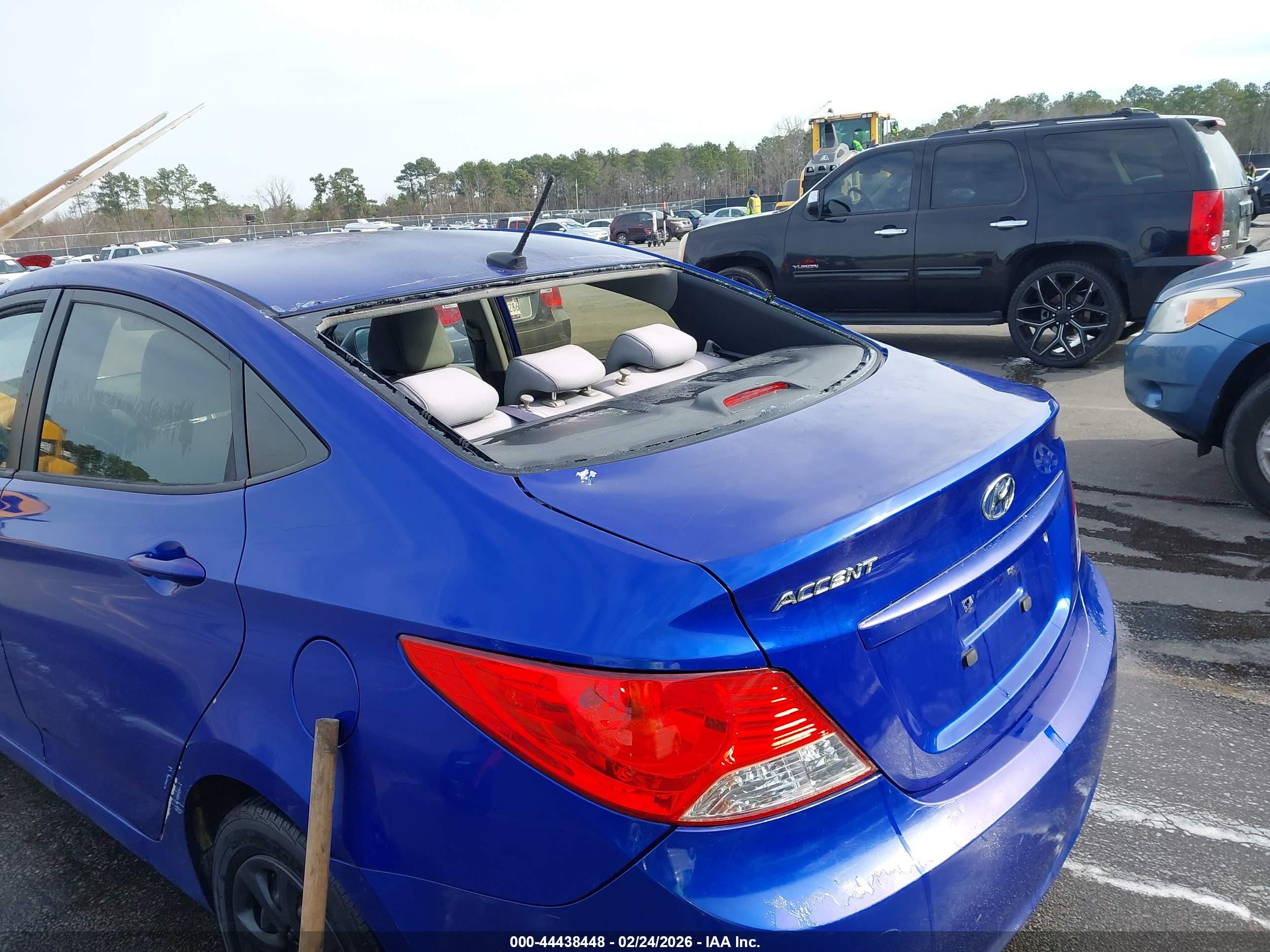 HYUNDAI ACCENT image 6