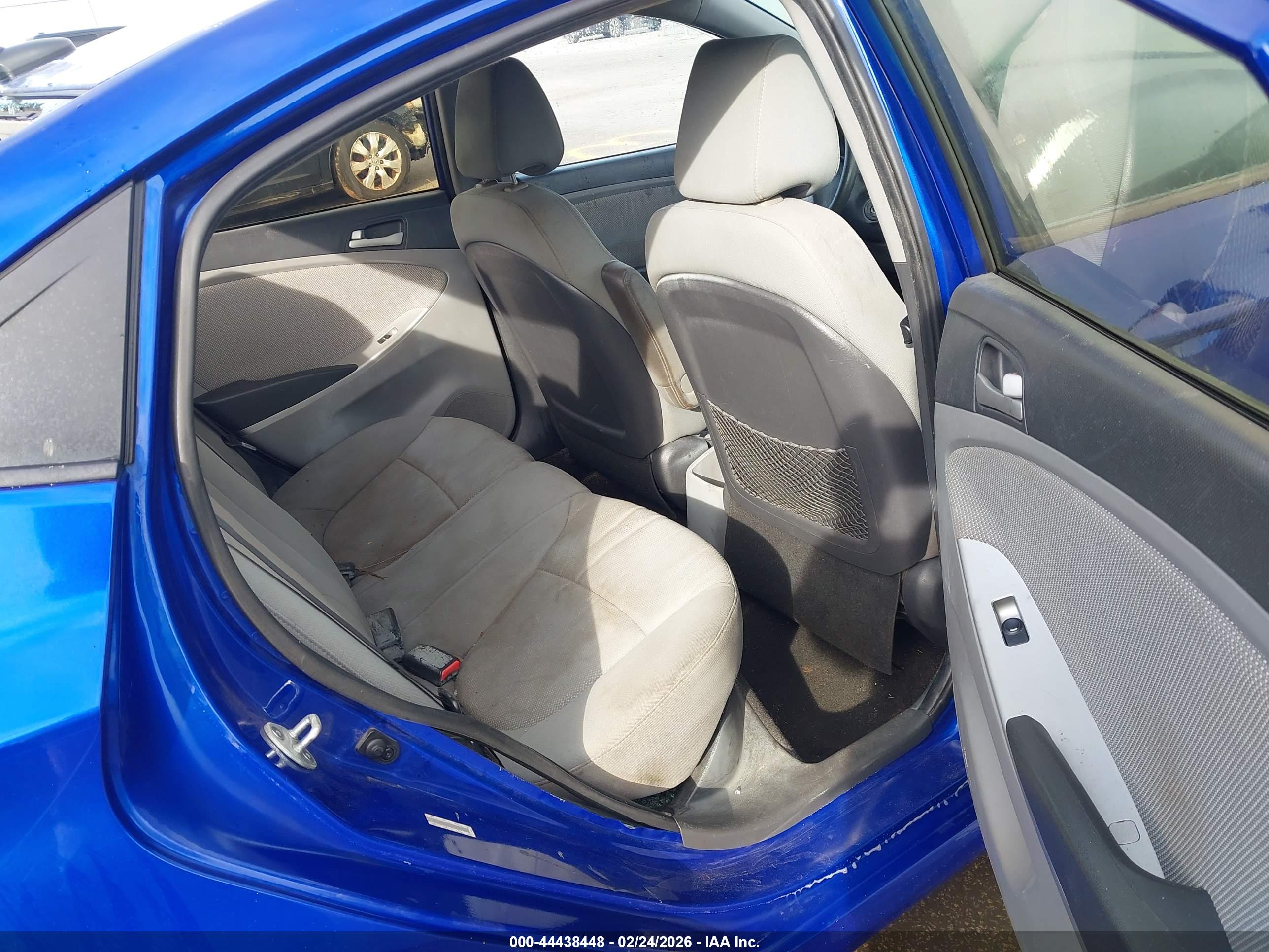 HYUNDAI ACCENT image 8