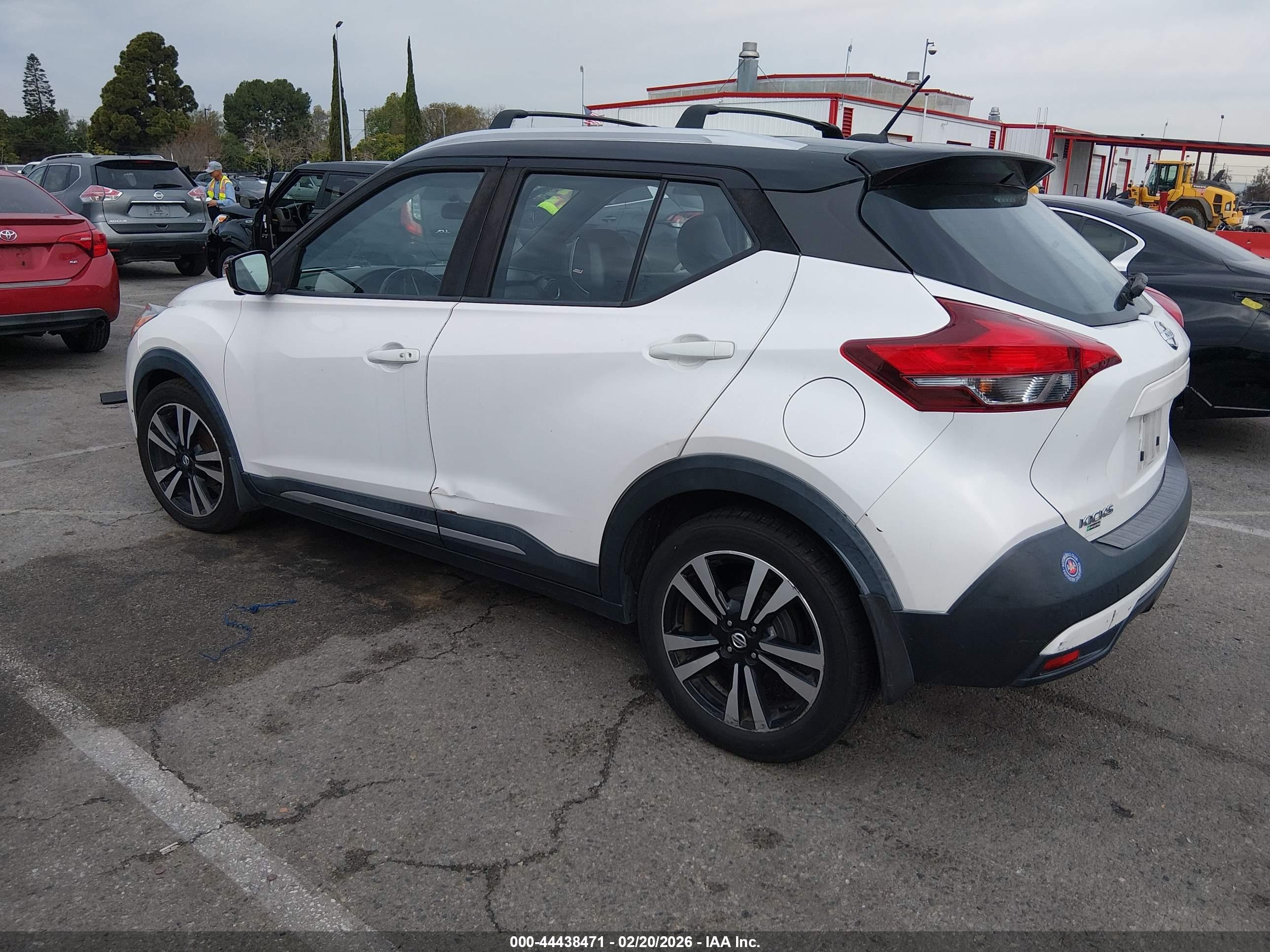 NISSAN KICKS image 3