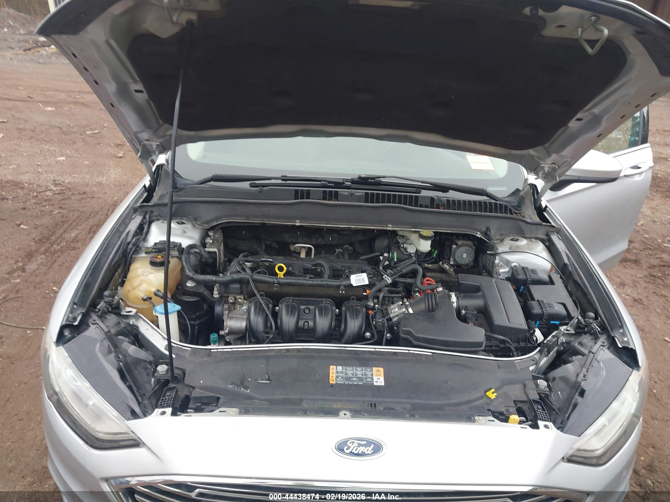 FORD FUSION image 10