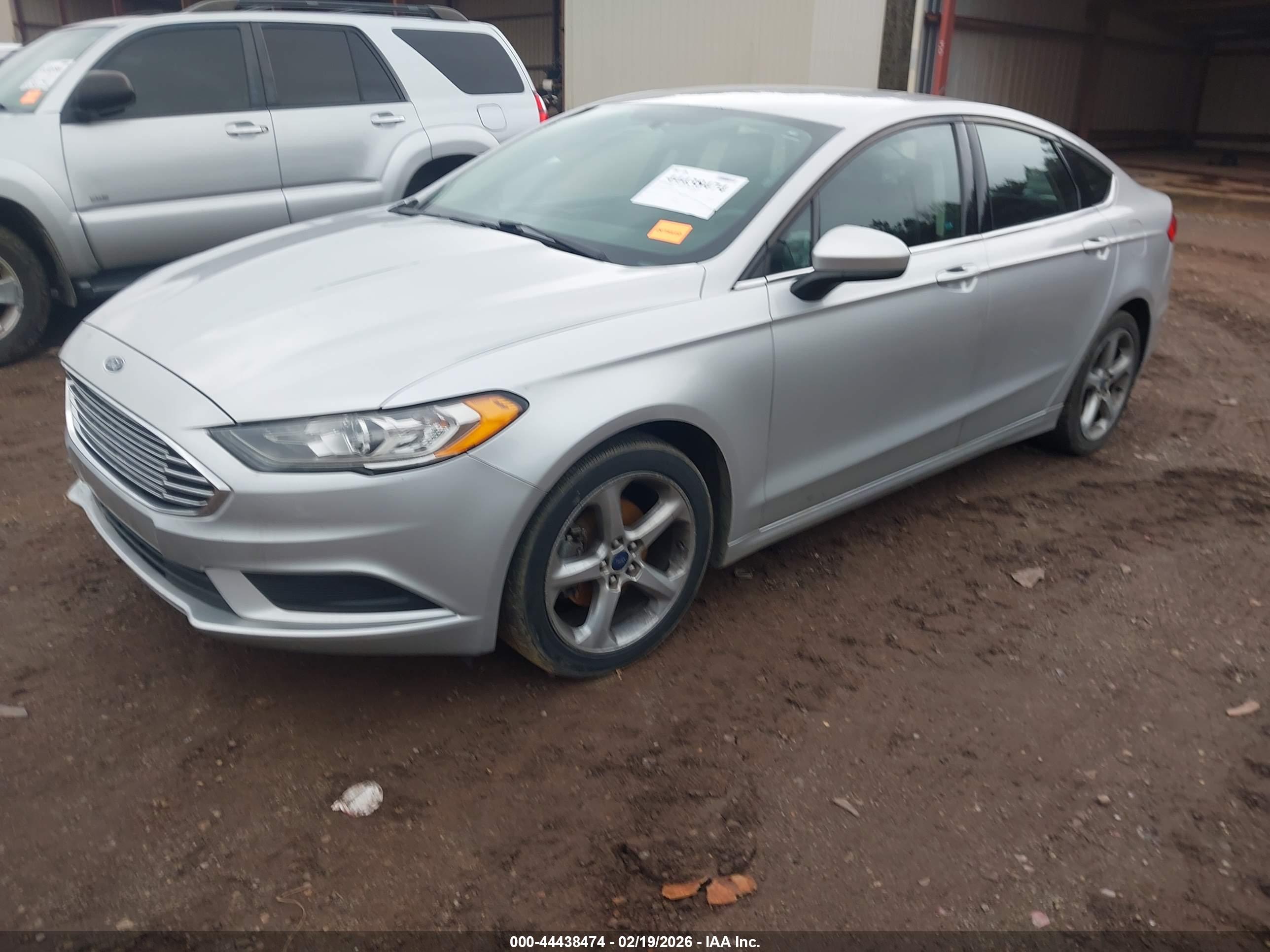 FORD FUSION image 2