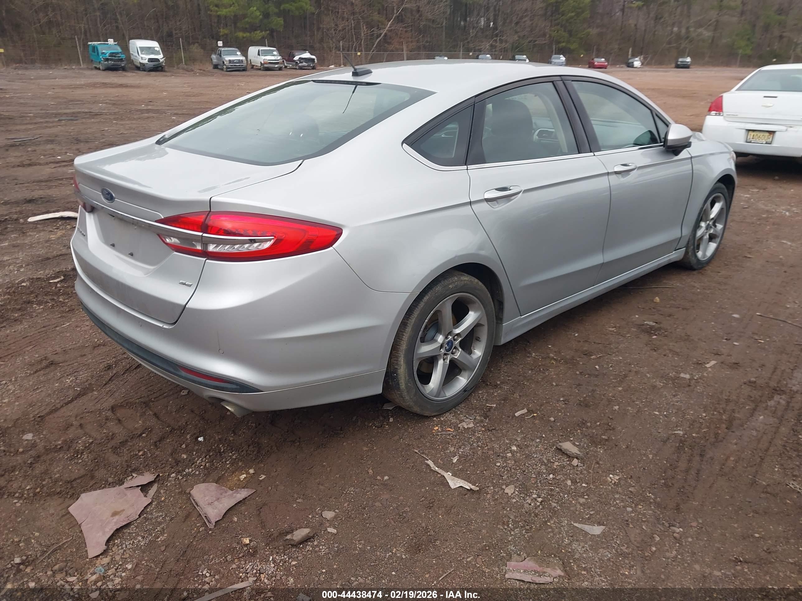 FORD FUSION image 4