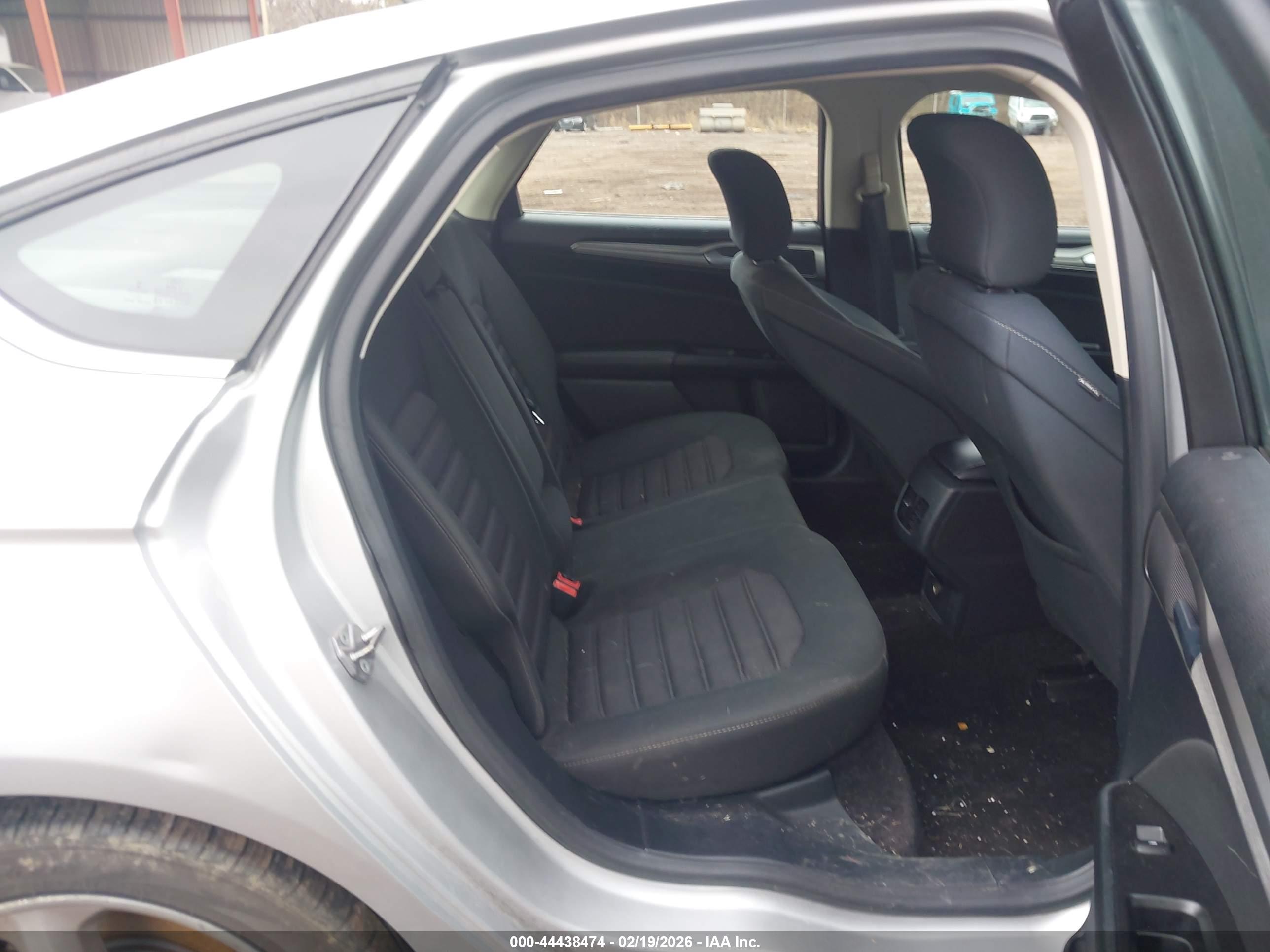 FORD FUSION image 8