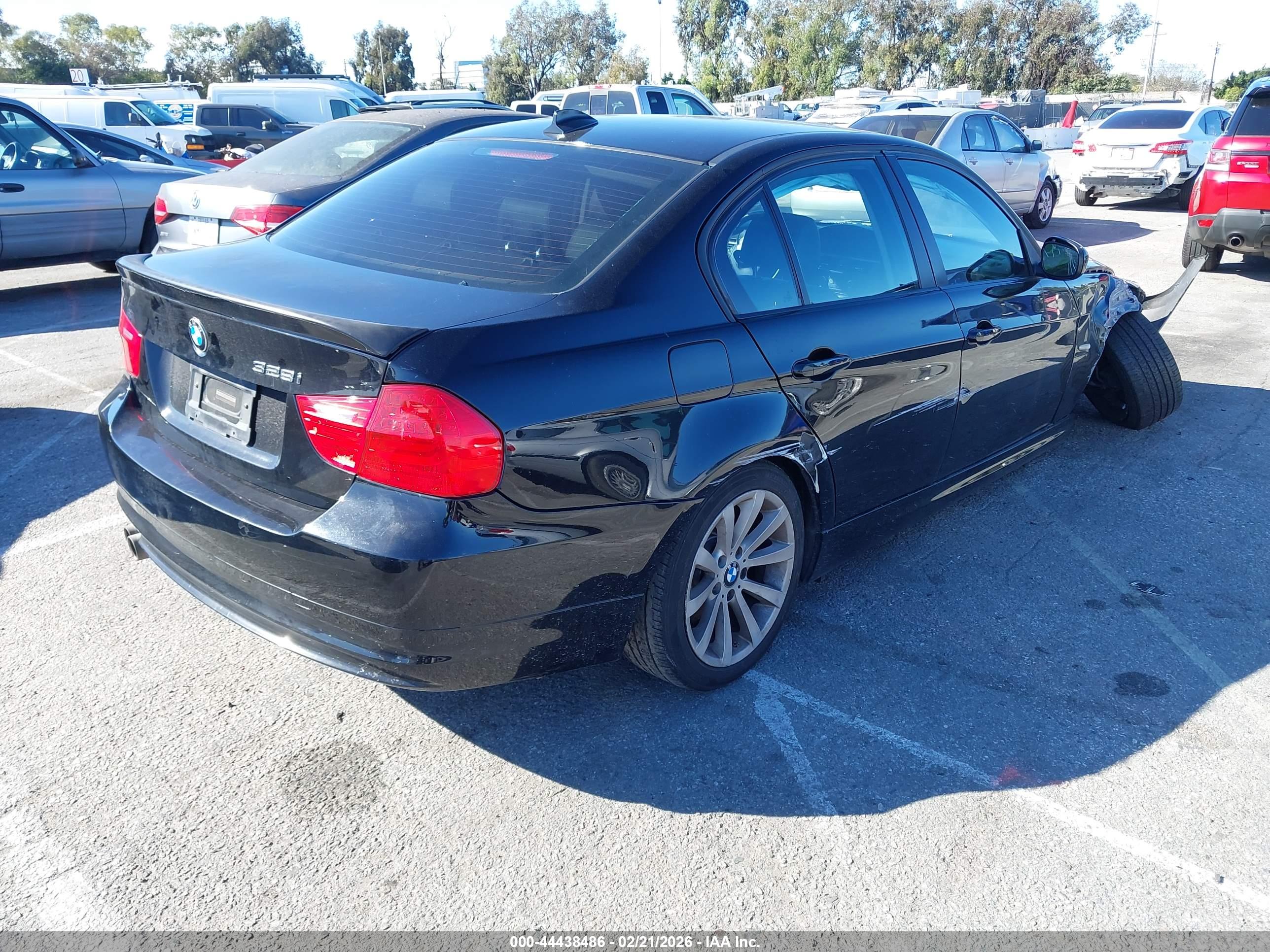 BMW 328I image 4