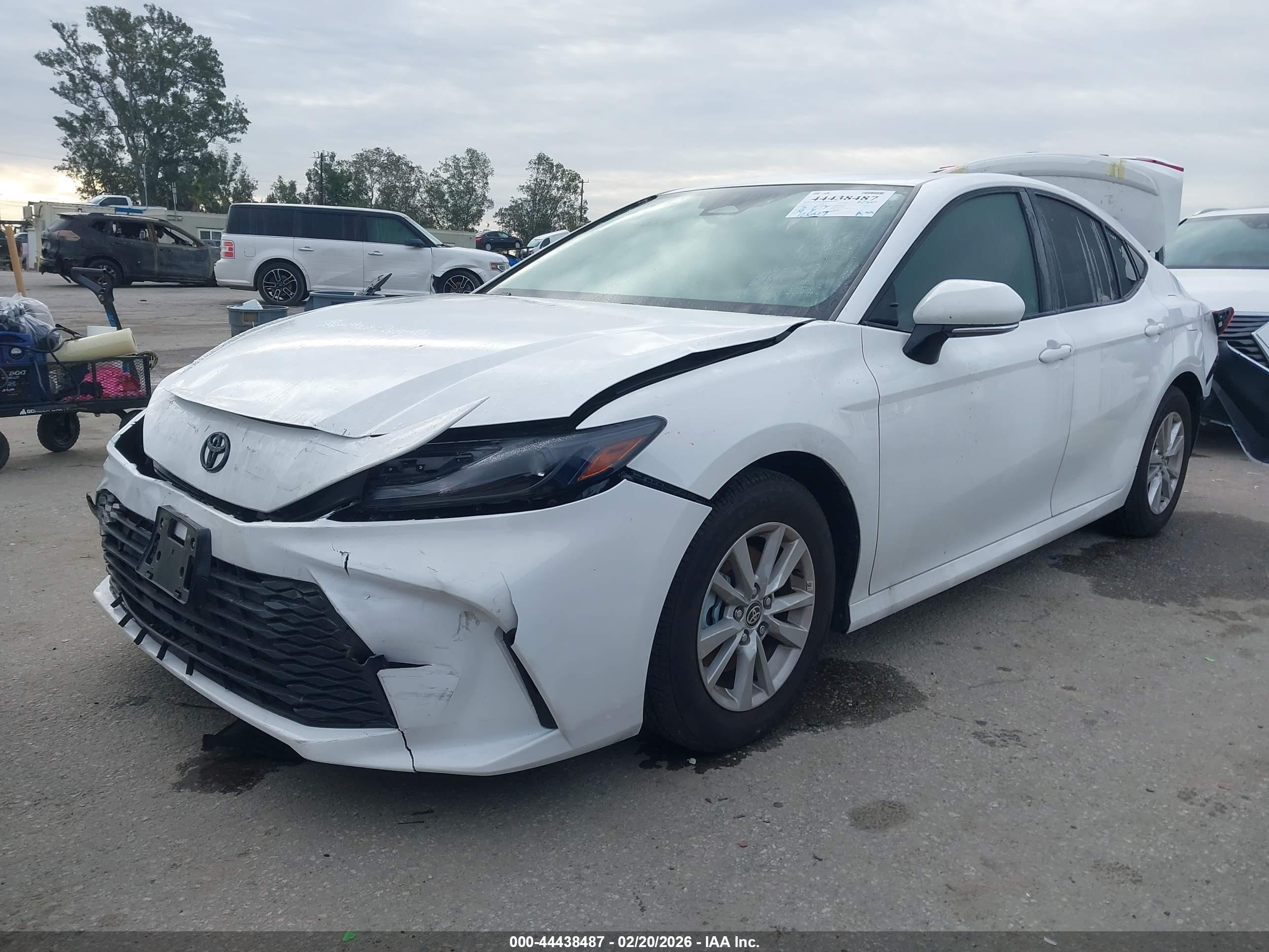 TOYOTA CAMRY image 2