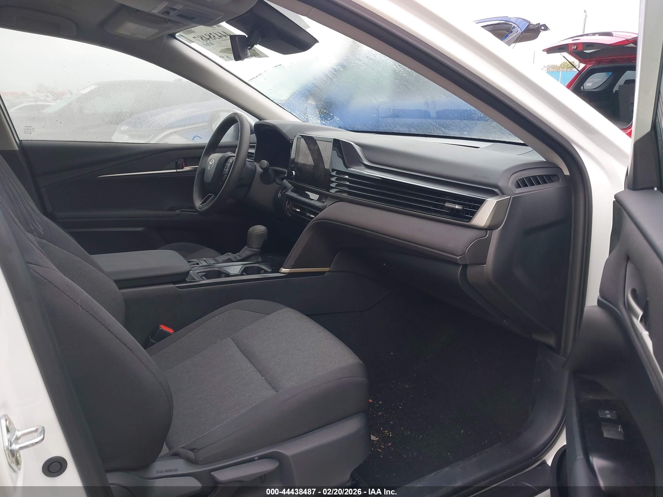TOYOTA CAMRY image 5