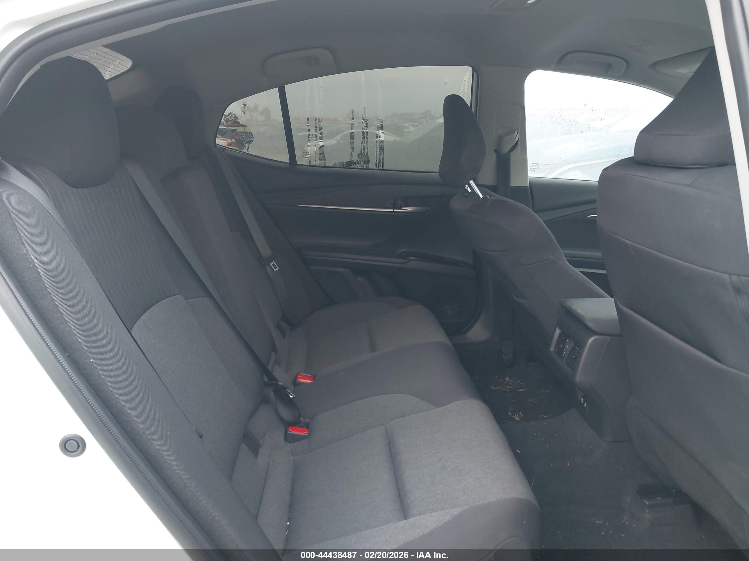 TOYOTA CAMRY image 8