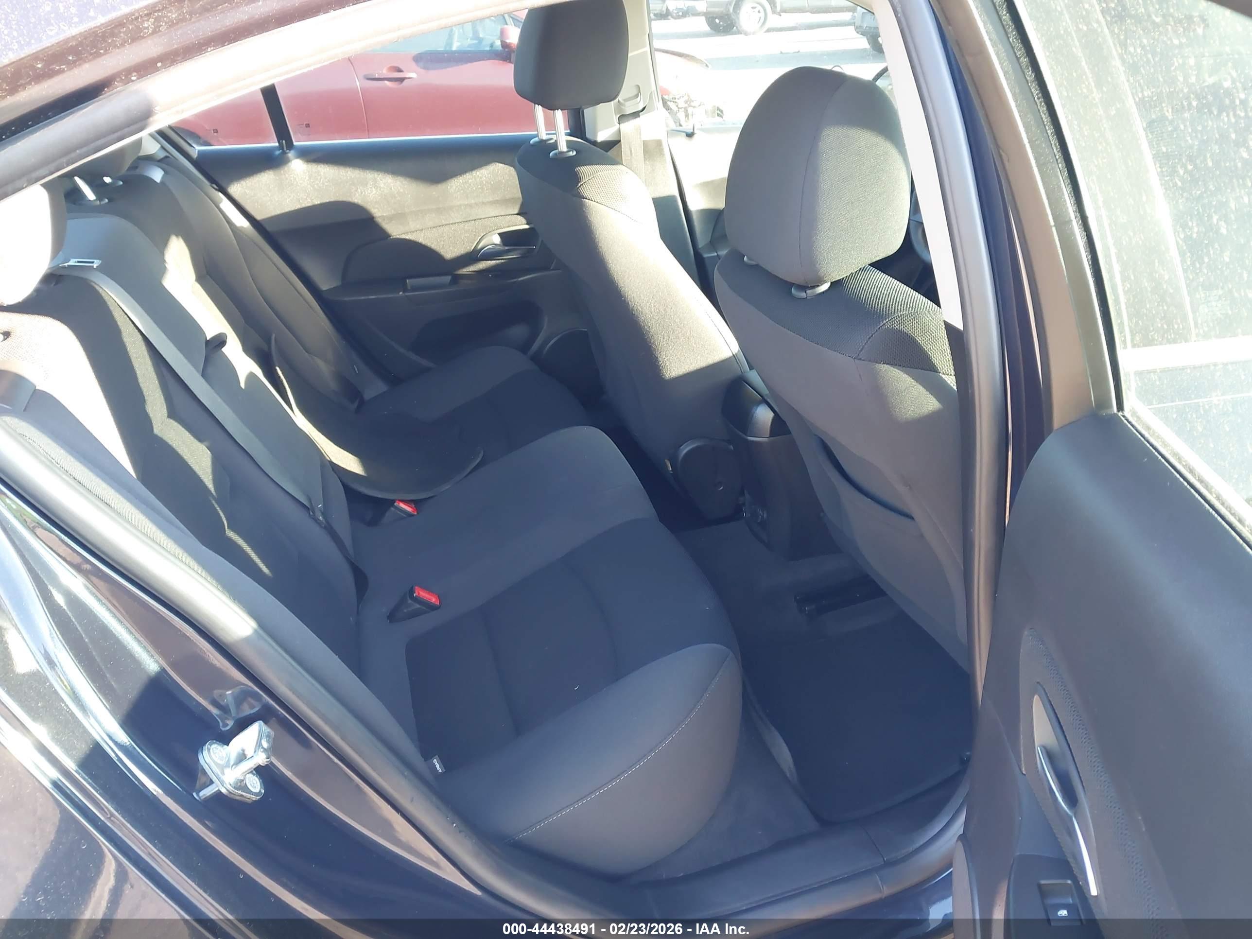 CHEVROLET CRUZE image 8