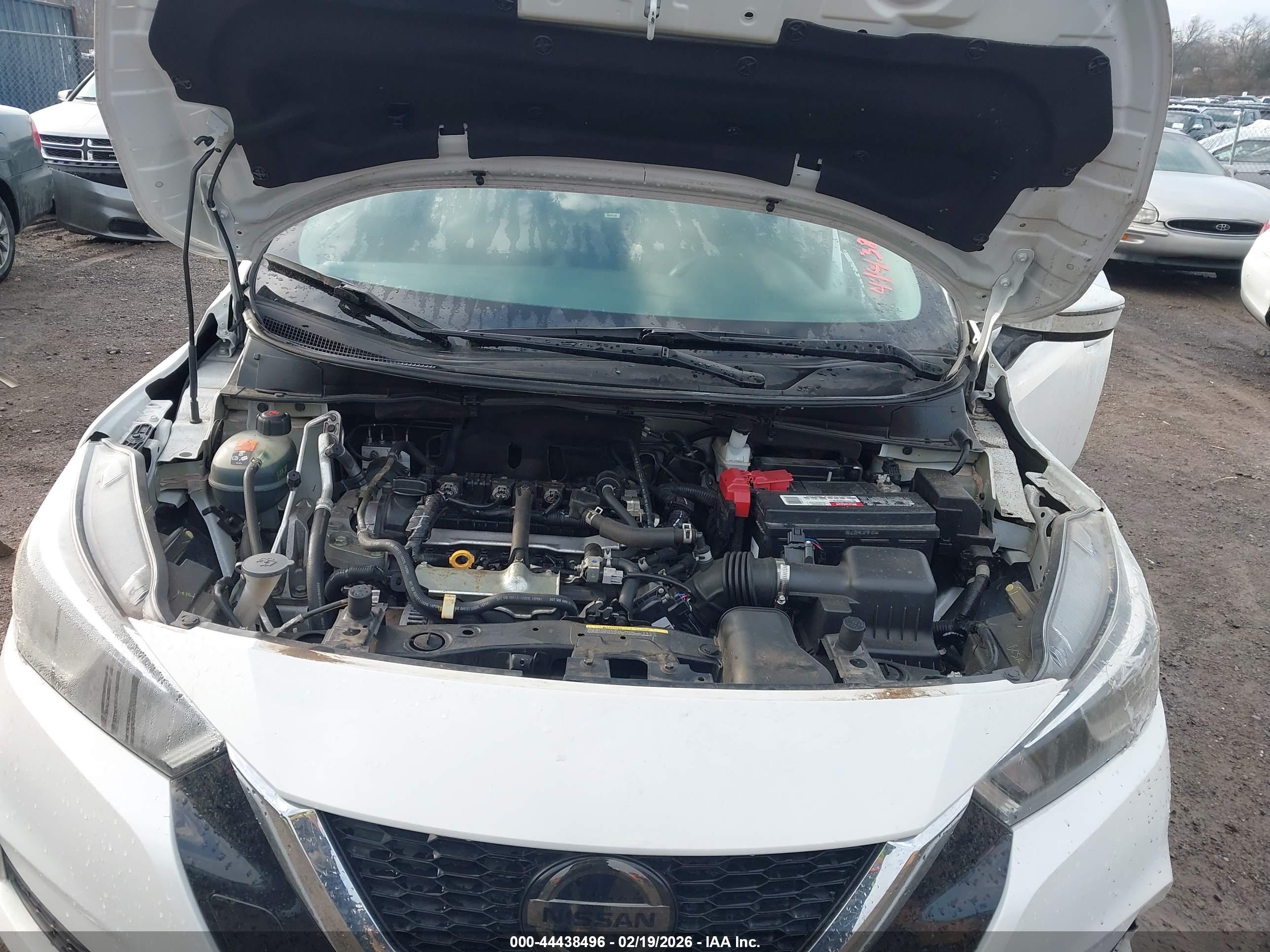 NISSAN VERSA image 10