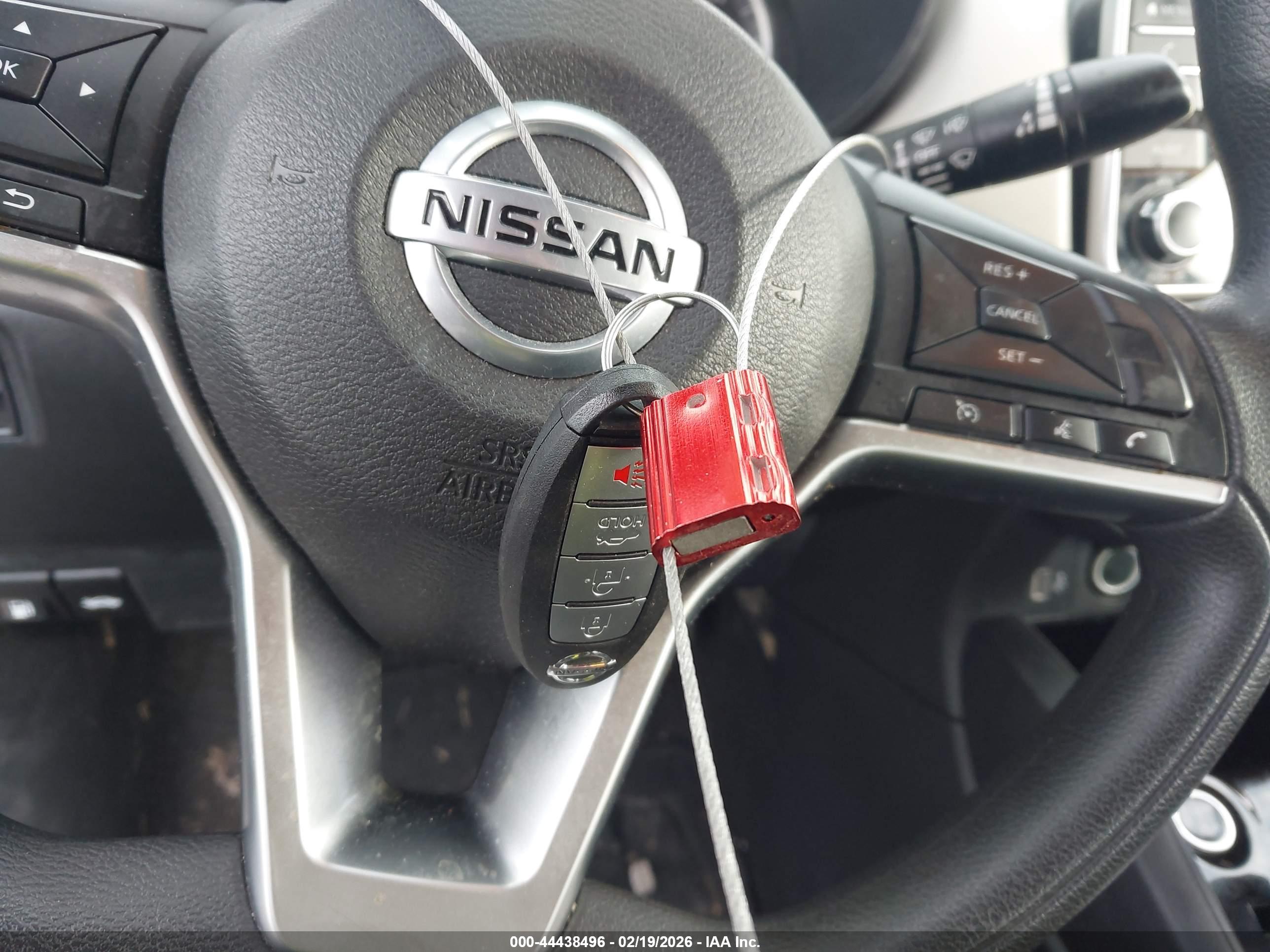 NISSAN VERSA image 11