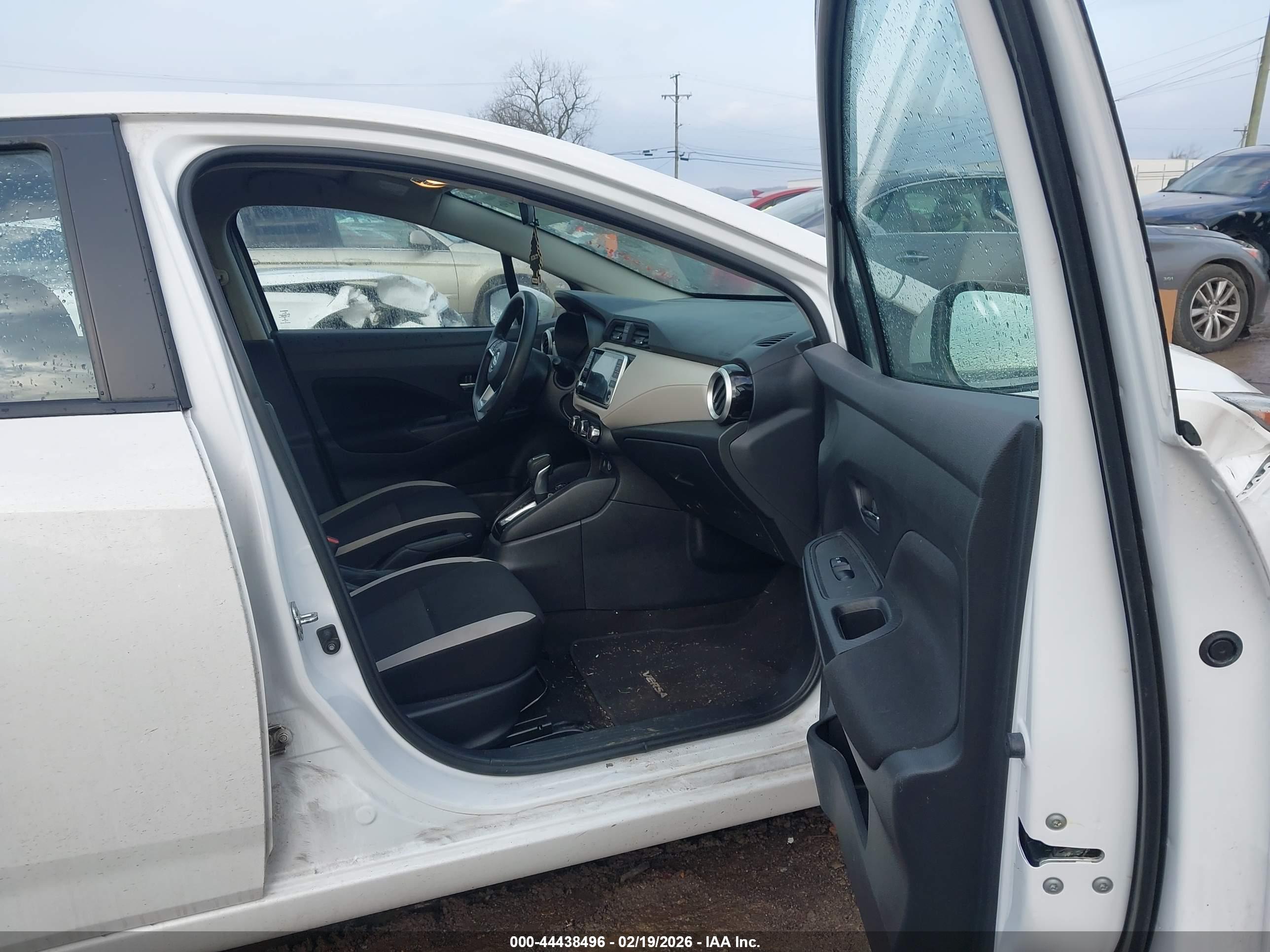 NISSAN VERSA image 5