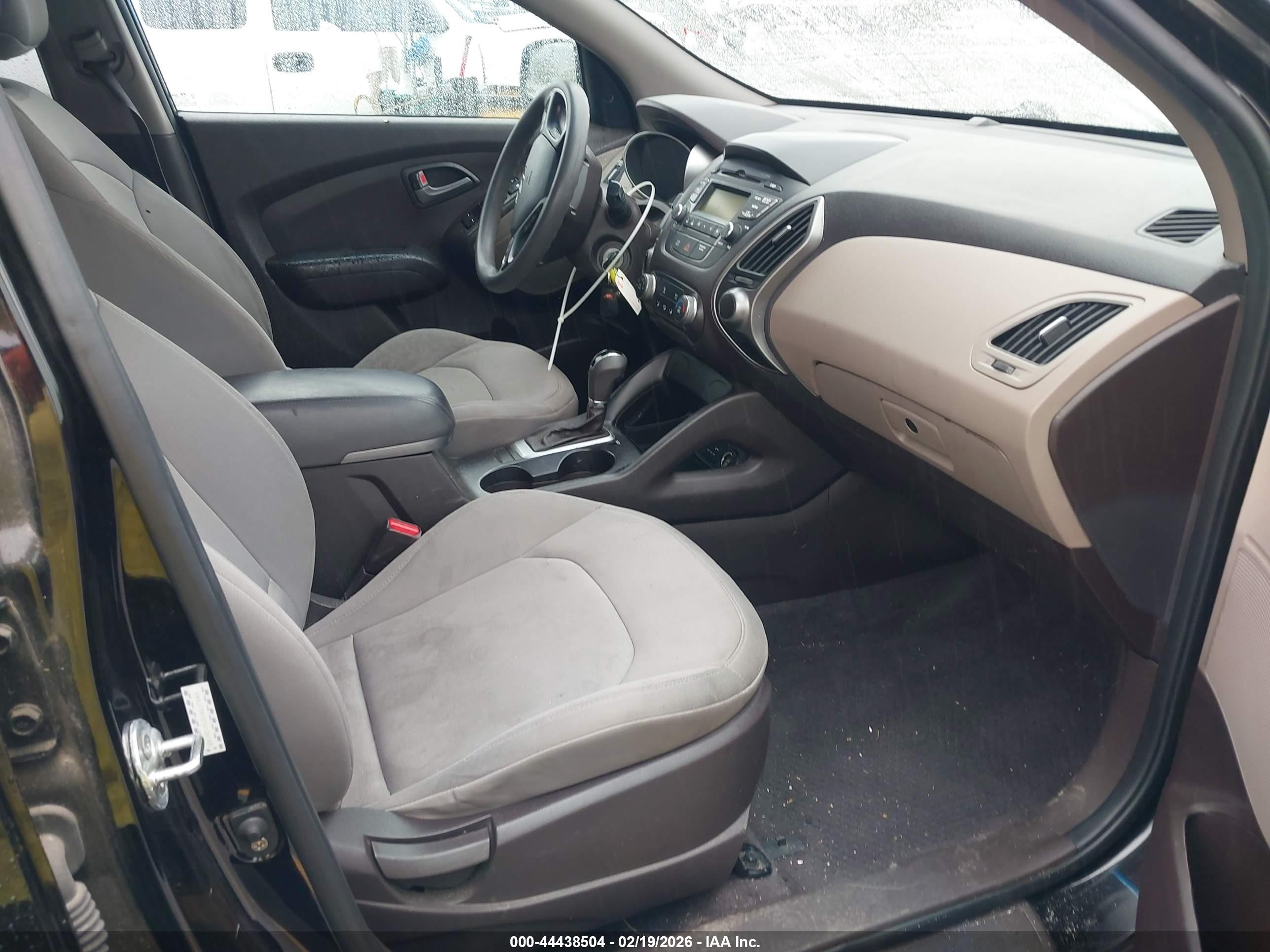 HYUNDAI TUCSON image 5